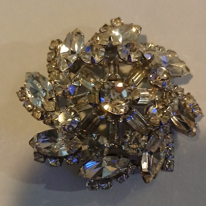 Sparkly Vintage like Silver Tone Clear Rhinestone Floral Leaf Brooch/Pin nice.