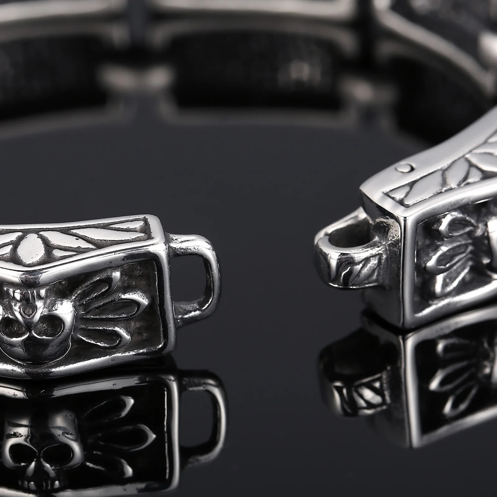 Men’s Heavy Stainless Steel Motorcycle Bike Chain Pirate Skull Biker Bracelet