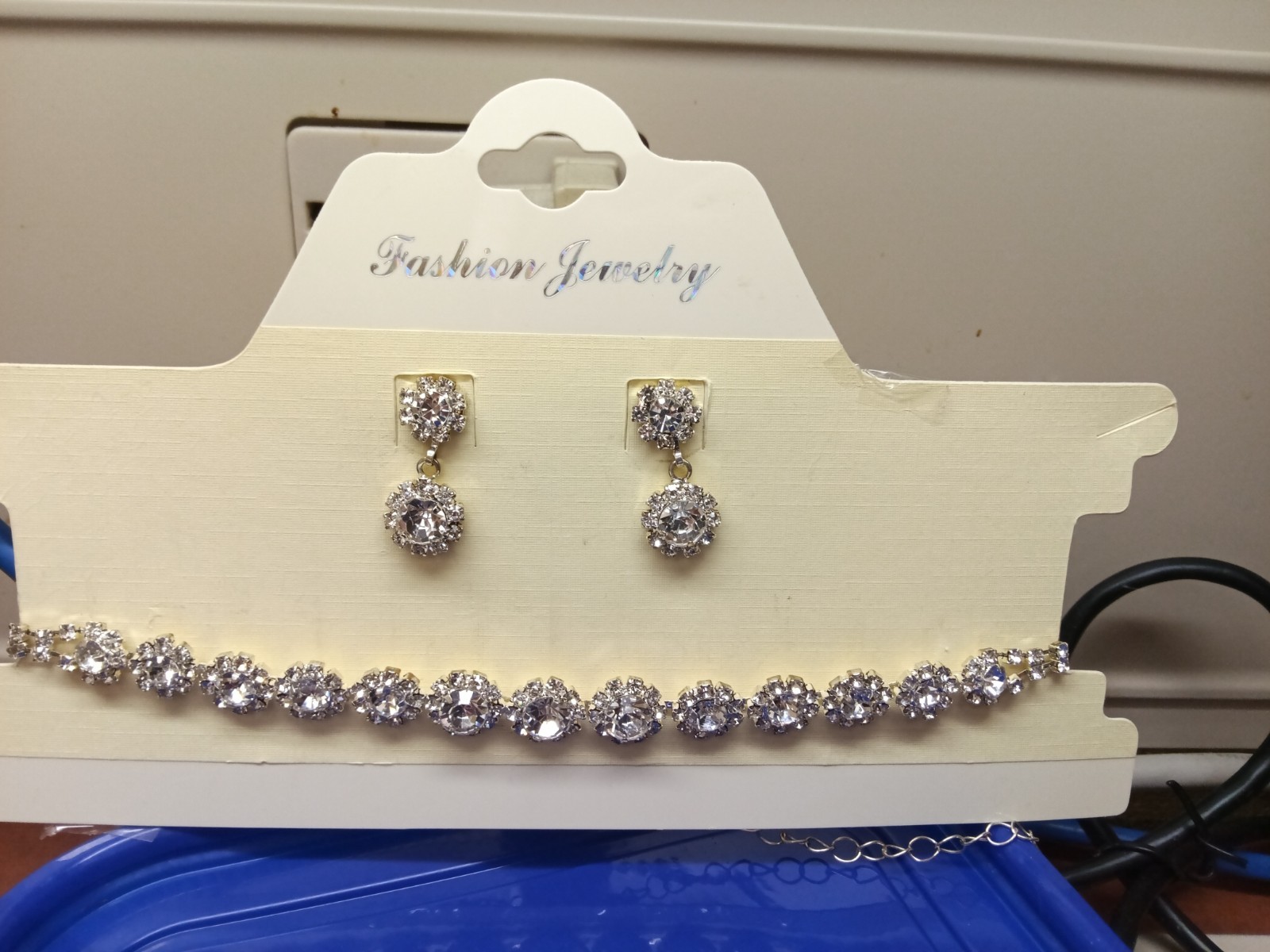 Beautiful Sparkly Rhinestone Necklace & Earring Set