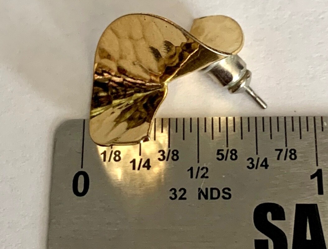 WOMENS UNBRANDED PIERCED EARRINGS, GOLD TONE HAMMERED METAL, INTERESTING DESIGN