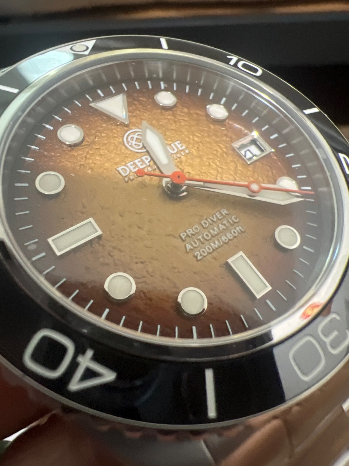 DEEP BLUE WATCHES PRO DIVER 200 BROWN HYDRAULIC EMBOSS DIAL🌈