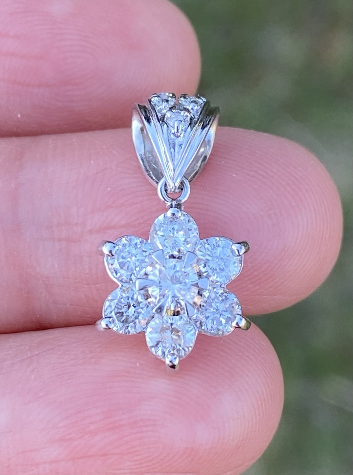 Platinum 1.00TCW 100% Natural Round Diamond Cluster Pendant