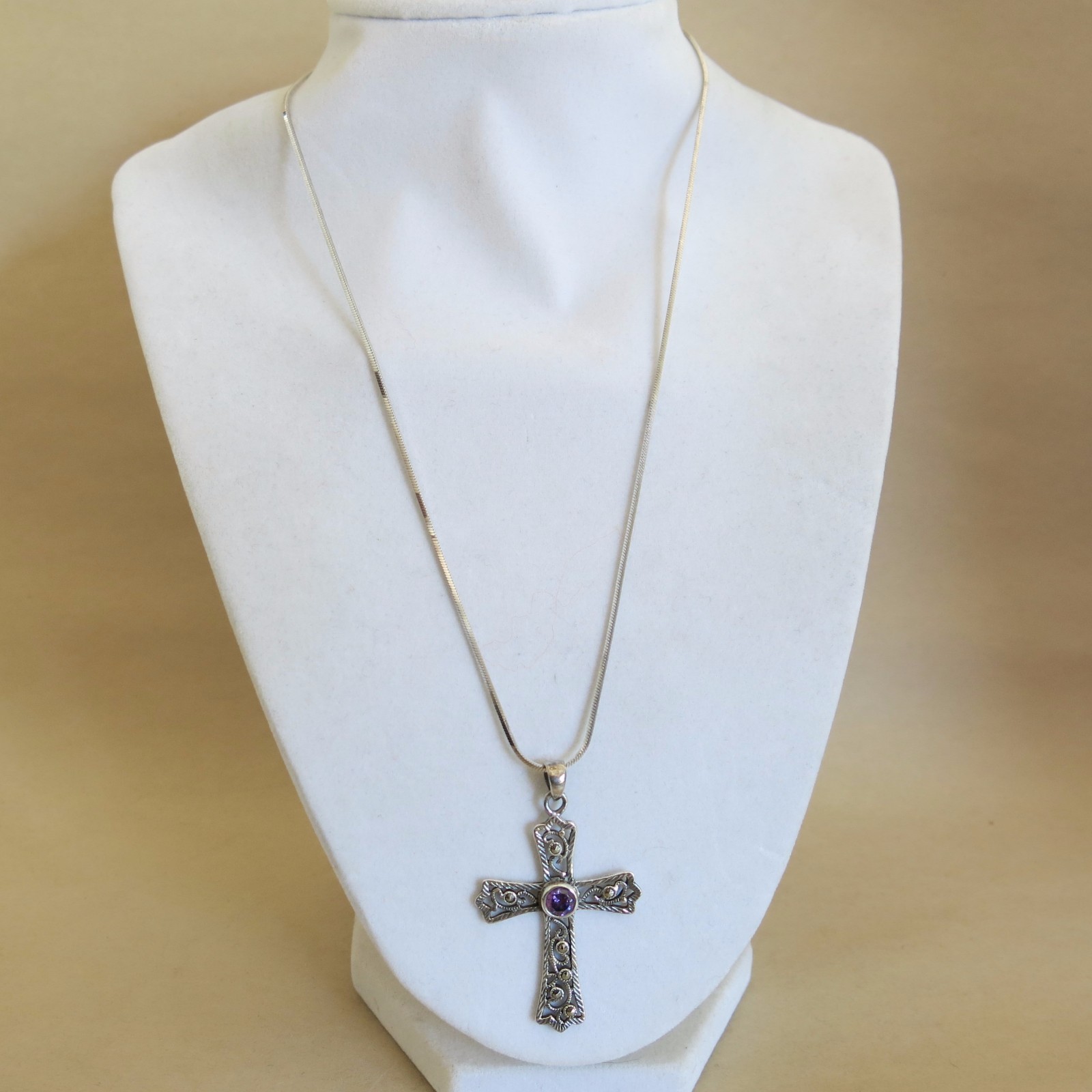 Sterling Cross with Purple Amethyst & Marcasite Pendant & 18 in Chain 9.0g[3338]