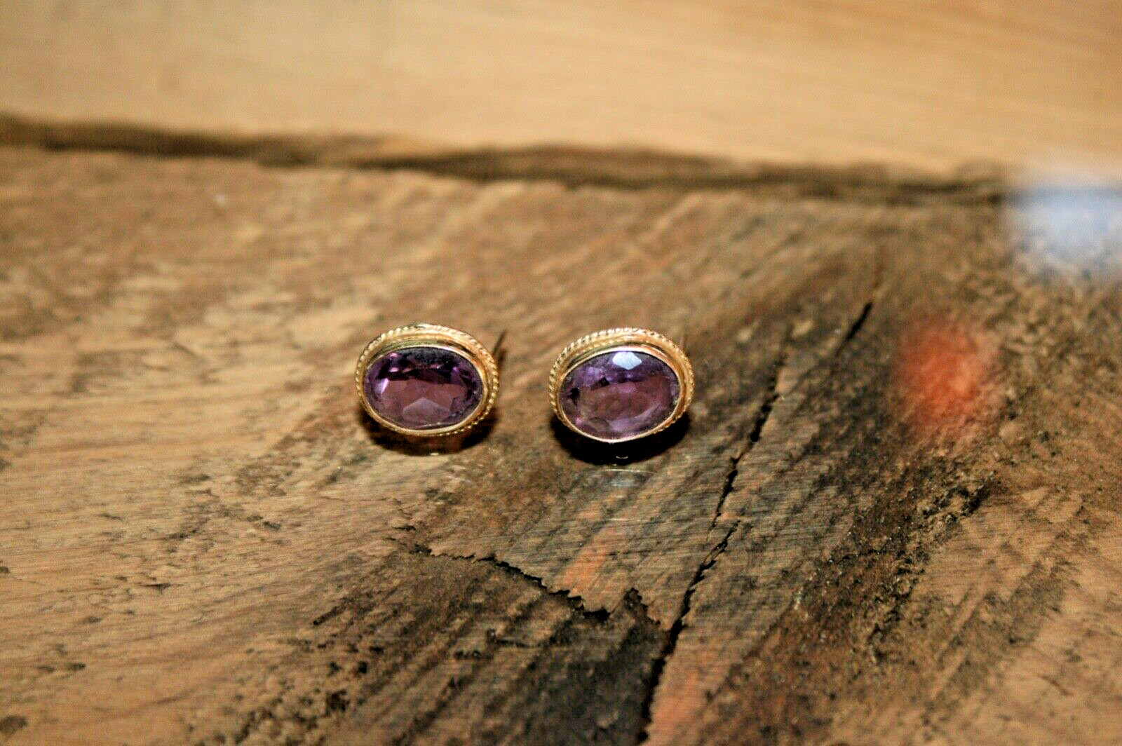 14k Yellow Gold Topaz Earrings Purple 2 gram 1/4″