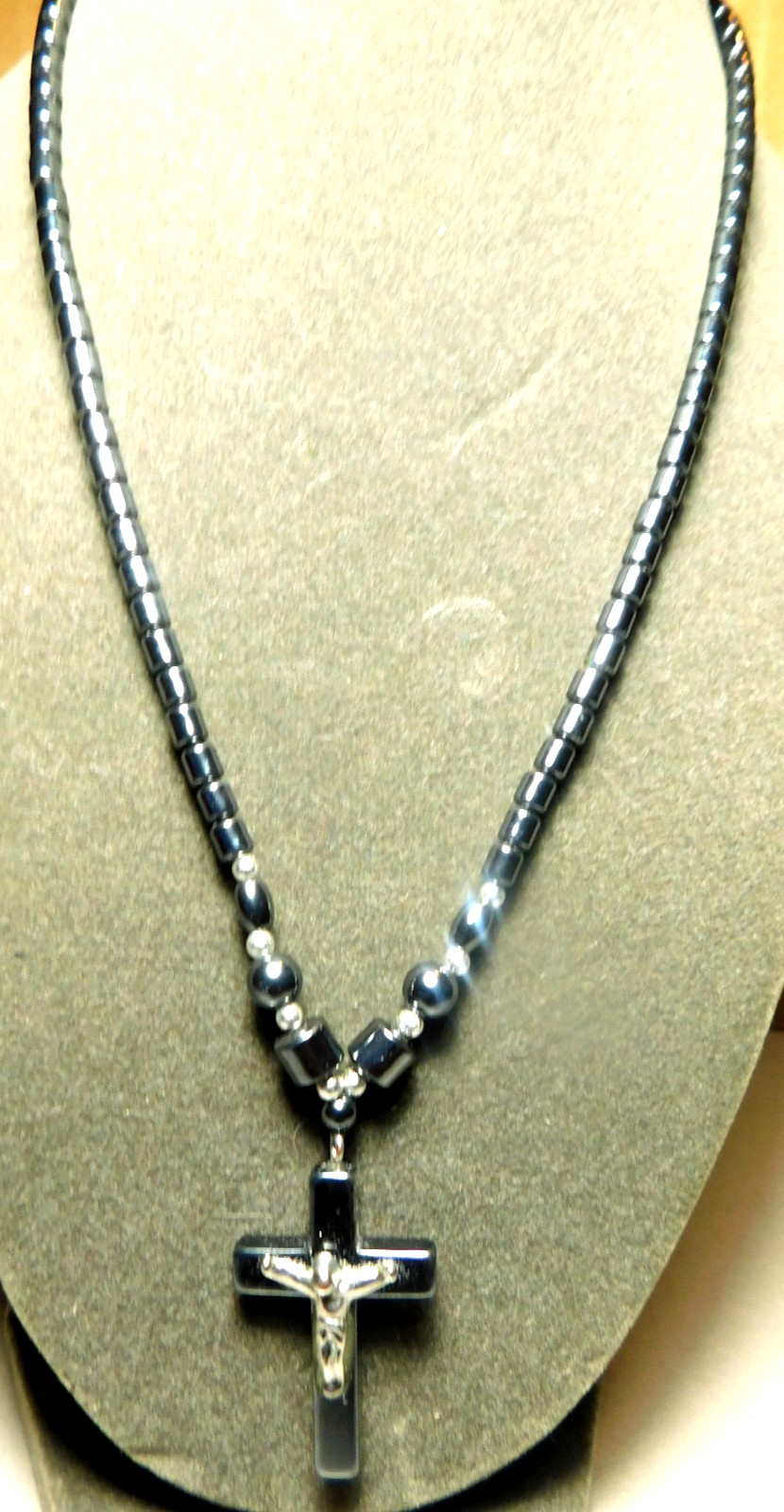 Unbranded~Hematite Metallic Luster Turn-Lock Necklace with Cross Pendant 18″