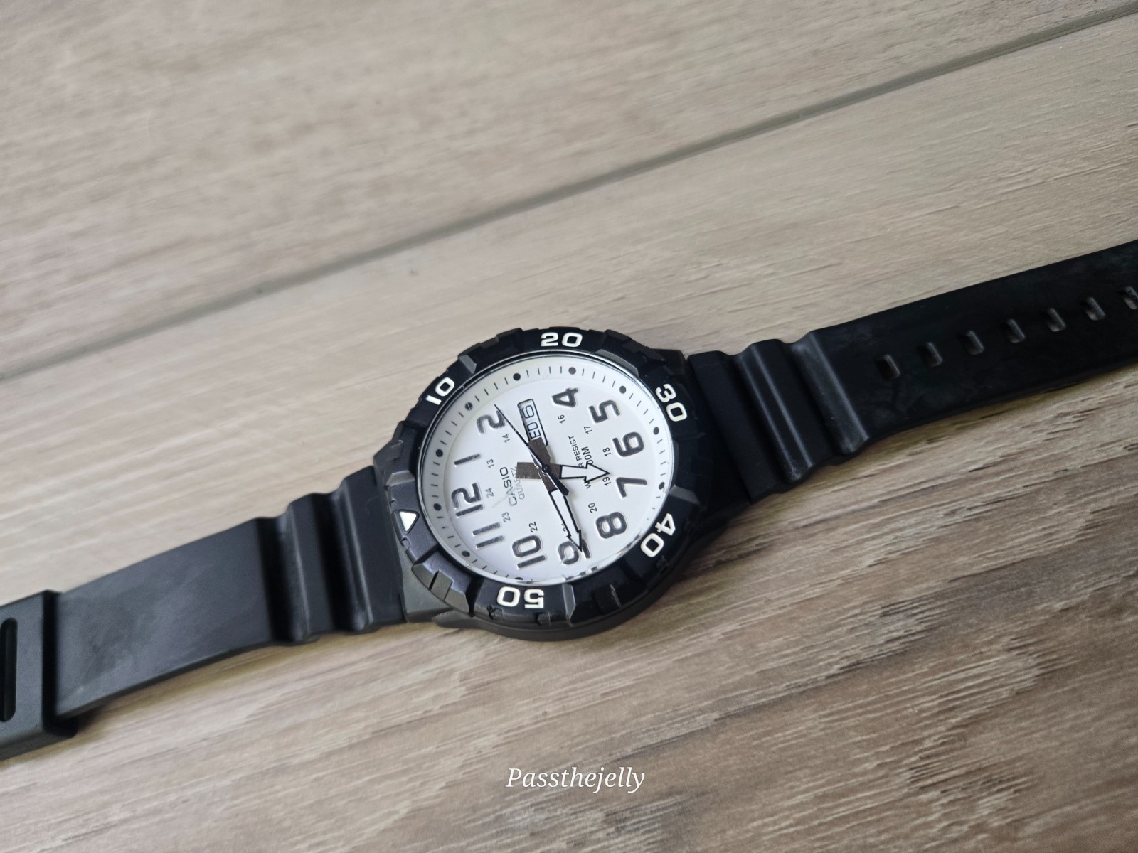 Casio Watch Mens Diver Style White Dial Day Date Black Resin Sport Quartz Y2K