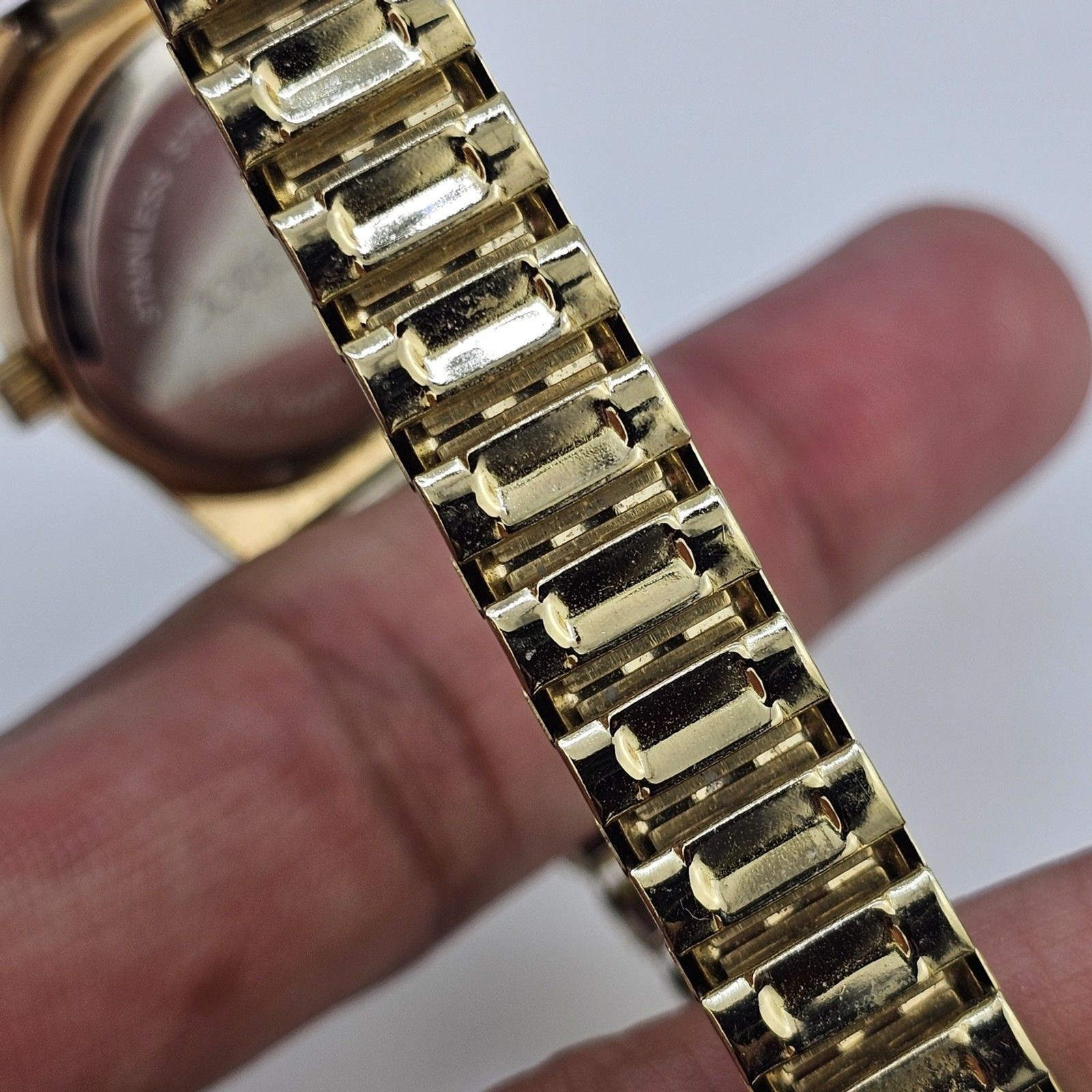 28MM Women’s Watch White Dial Gold Case Expandable Band 6″ New Battery