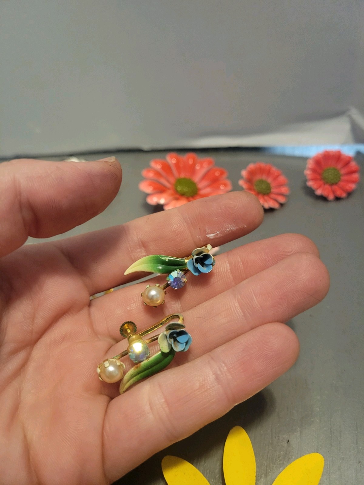 Vintage FLOWER POWER 11 ENAMEL/ METAL BROOCHES PINS And 7 Clip On Earring Pairs