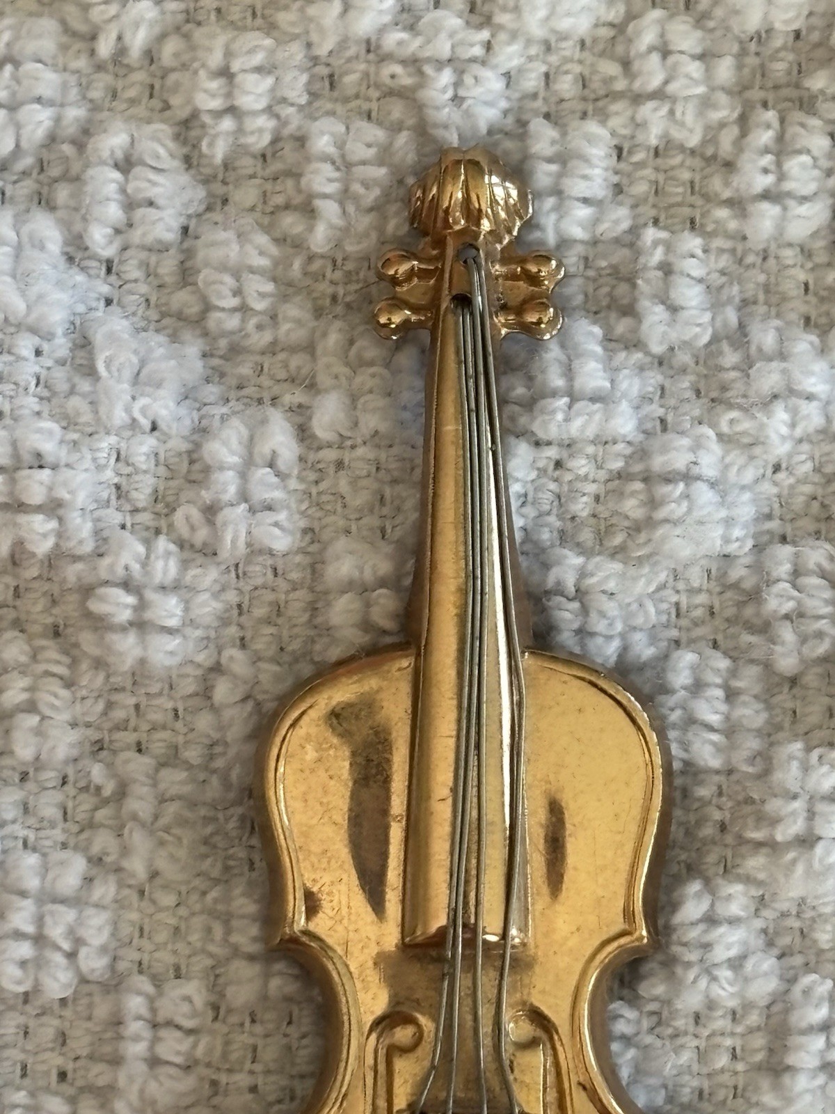 Vintage Gold Tone Violin Brooch Pin 3D String Detail Musical Instrument