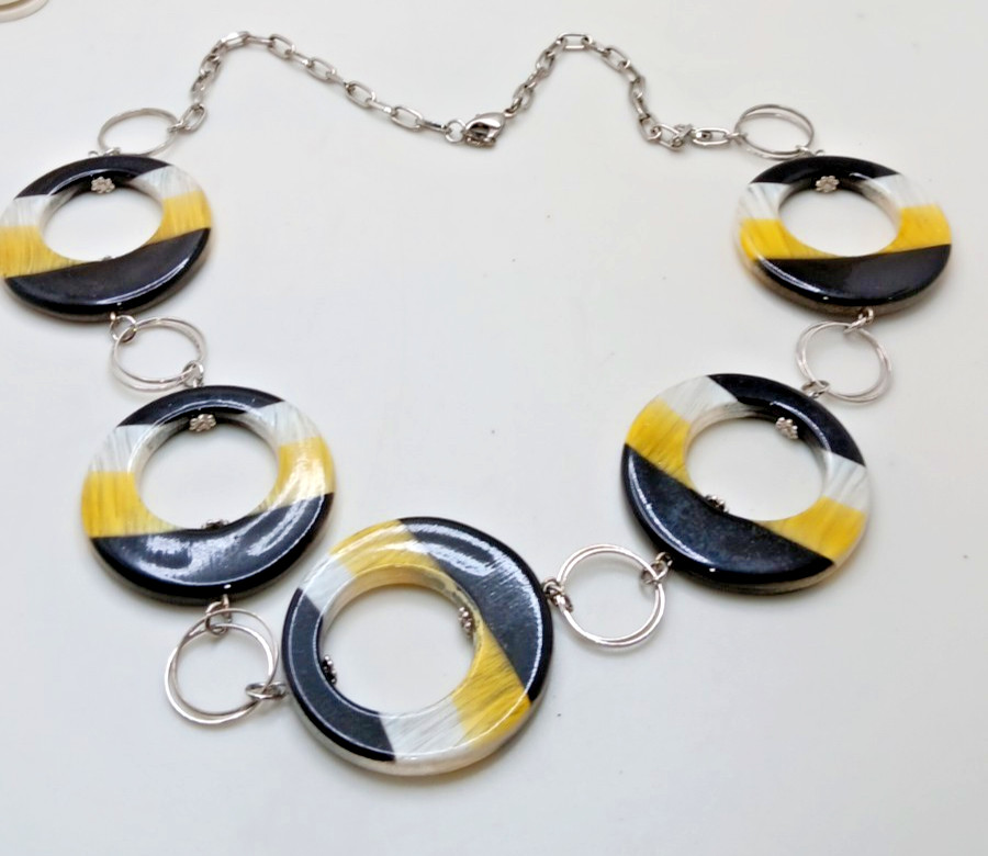 Plastic Disc Necklace Black/yellow/white light weight, fun 22″