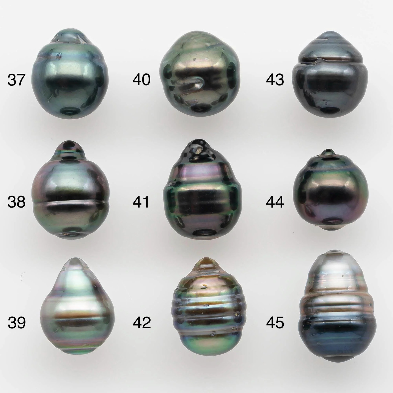9-10mm Tahitian Pearl in Natural Color with High Luster and Minor Blemishes, On