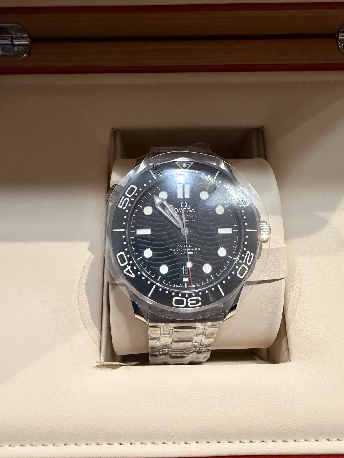 NEW 2026 Omega Seamaster Diver 300M Black 42mm 210.30.42.20.01.001 Full Set