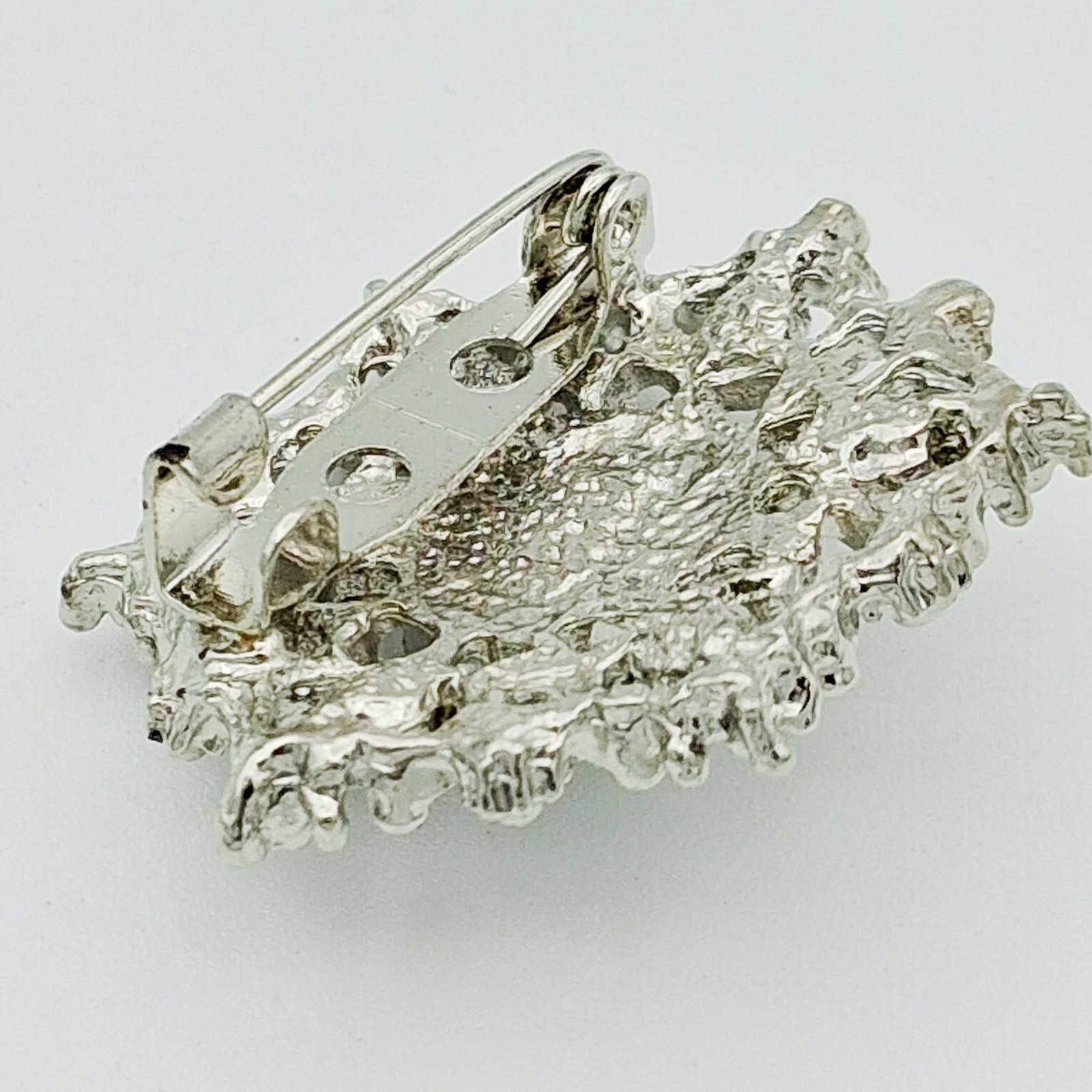 Vtg Silver Tone Scatter Pin Clear Rhinestones & Faux Pearl Center 1″ Brooch VGC
