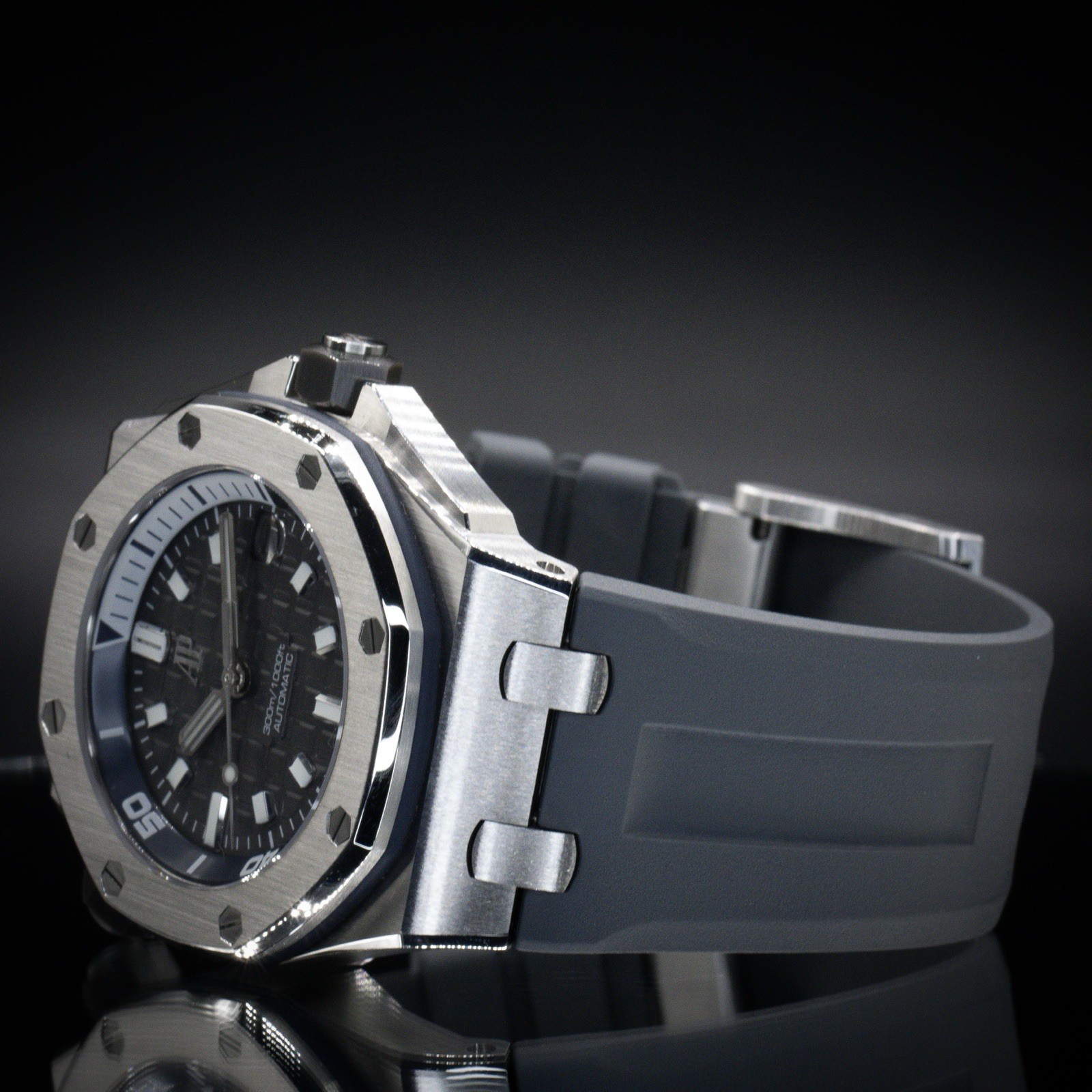 AUDEMARS PIGUET Royal Oak Offshore Diver “Grey” 15720ST.OO.A009CA.01 | Full Set