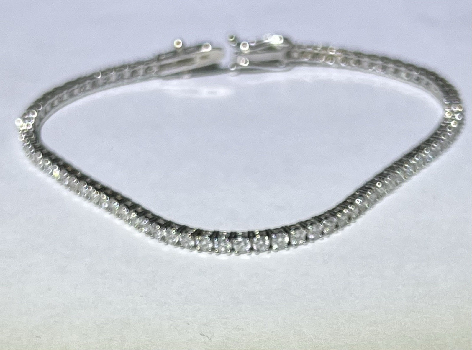 Gorgeous NEW 3 carat Natural Diamond Tennis Bracelet set in 18kt white gold