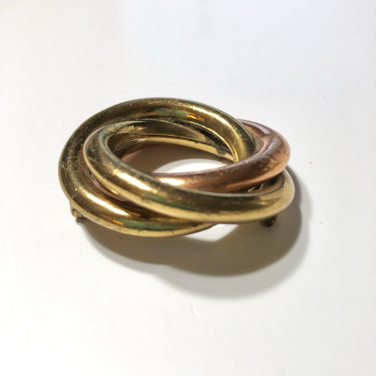 VINTAGE 50’s TRI COLOR GOLD CLASSIC CIRCLE WREATH BROOCH CELTIC LOVE KNOT PIN