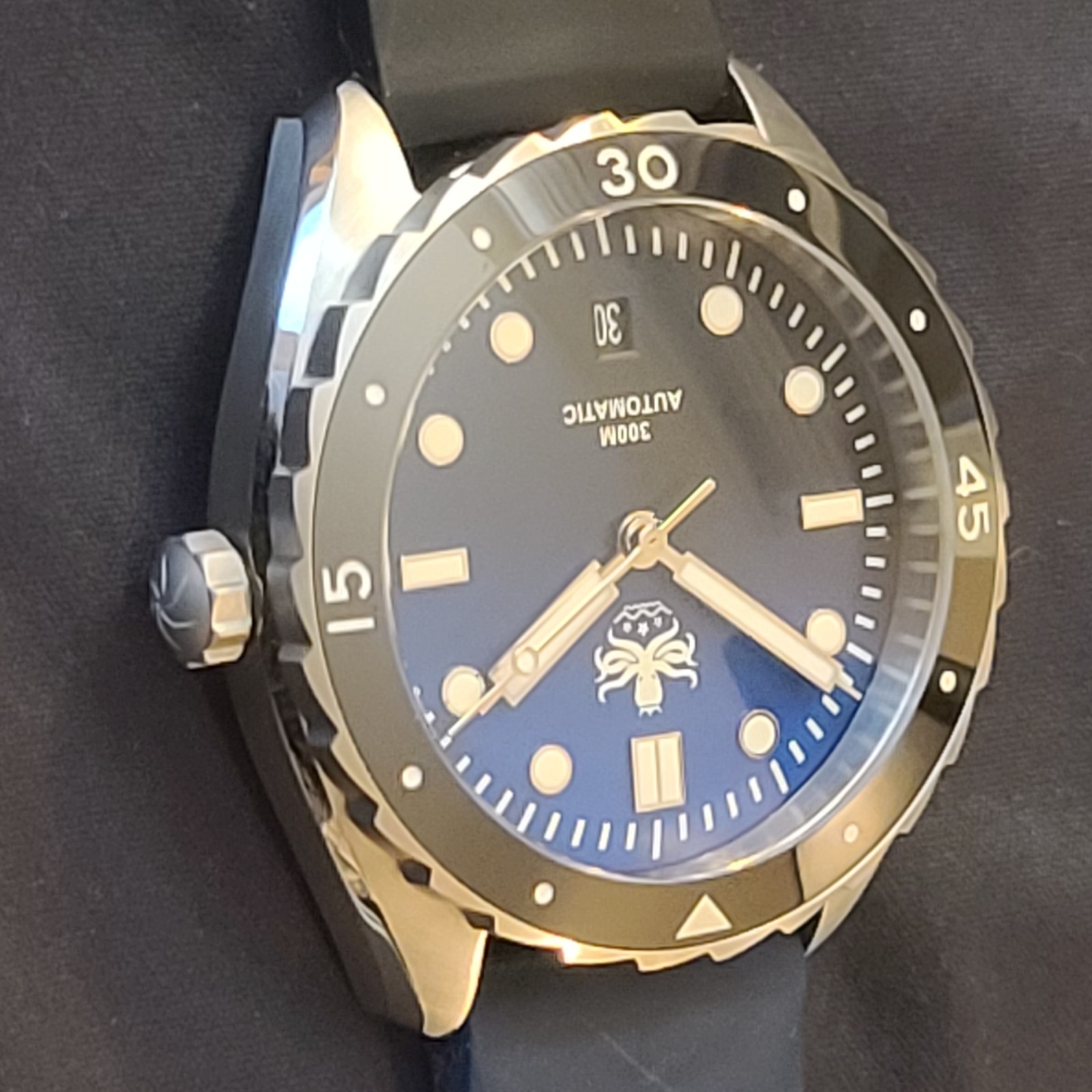 Phoibos Eagle Ray PY017A 41mm Automatic DIve Watch 300m WR Blue Black Gradient
