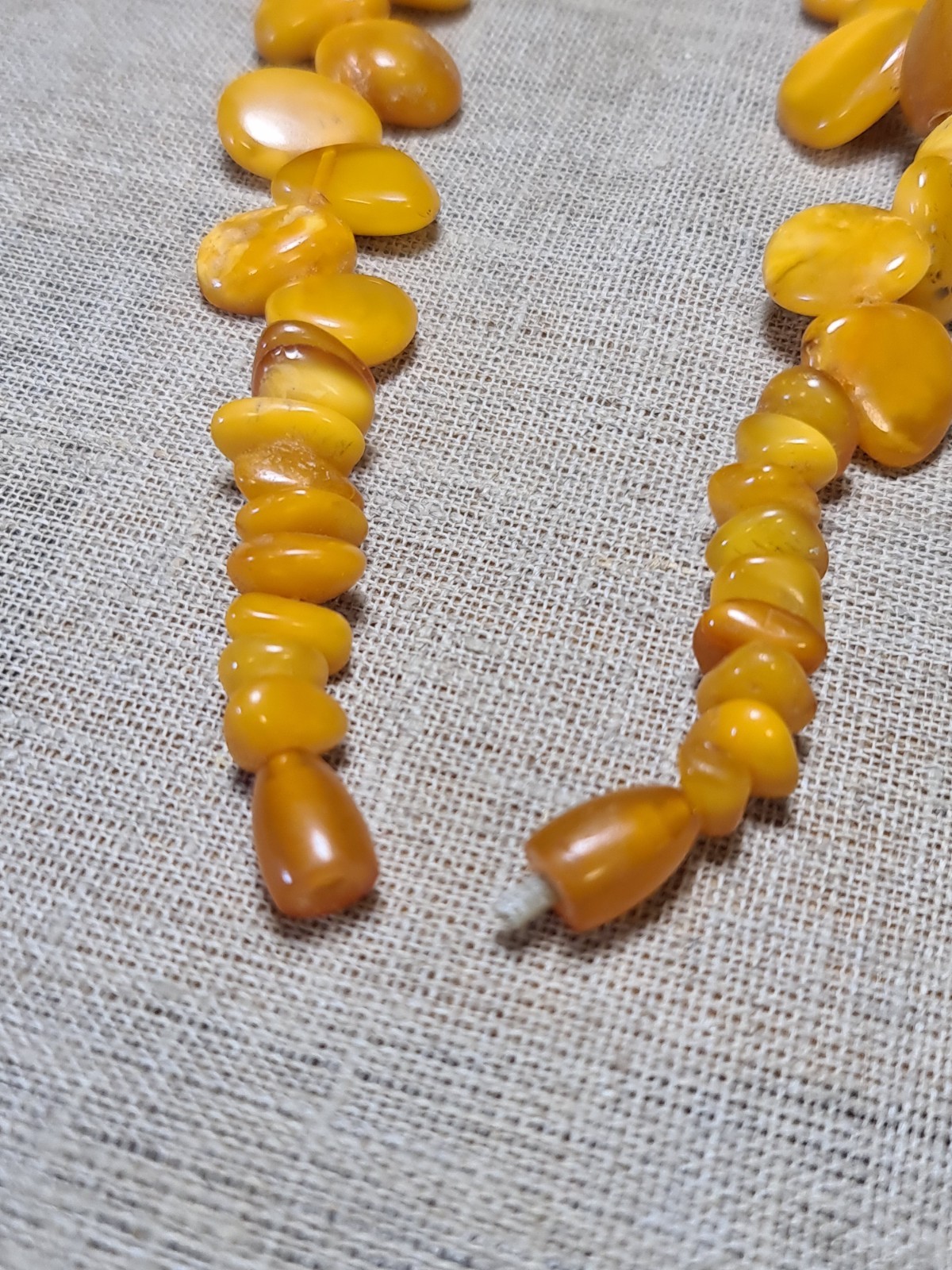 Amber old antique, egg yolk. Necklace, beads 60 grams . Women’s vintage jewelry.