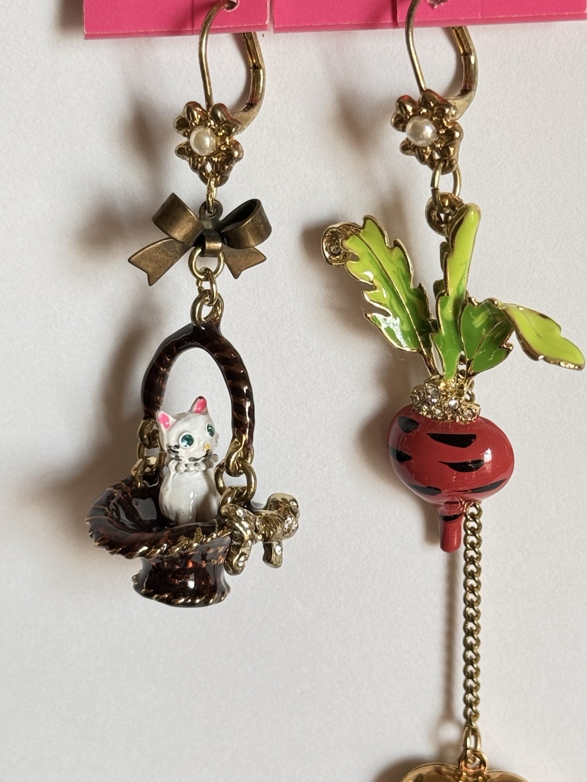 Betsey Johnson Farmhouse Cat in Basket with Bow and Turnip Earrings New