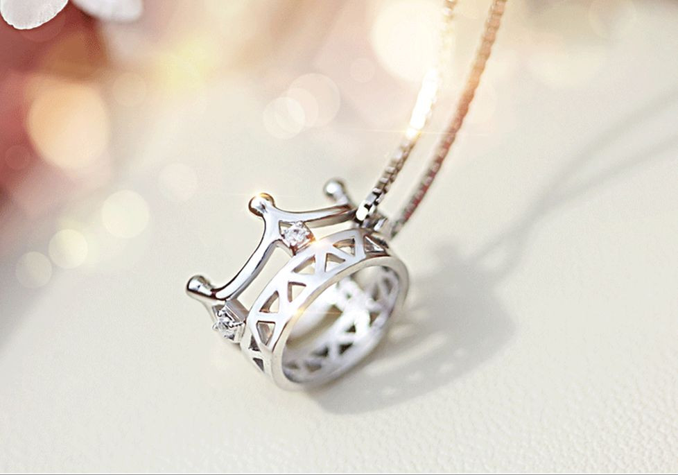 Fashion Royal “Crown” Silver SP Cubic Zirconia Pendant Chain Necklace