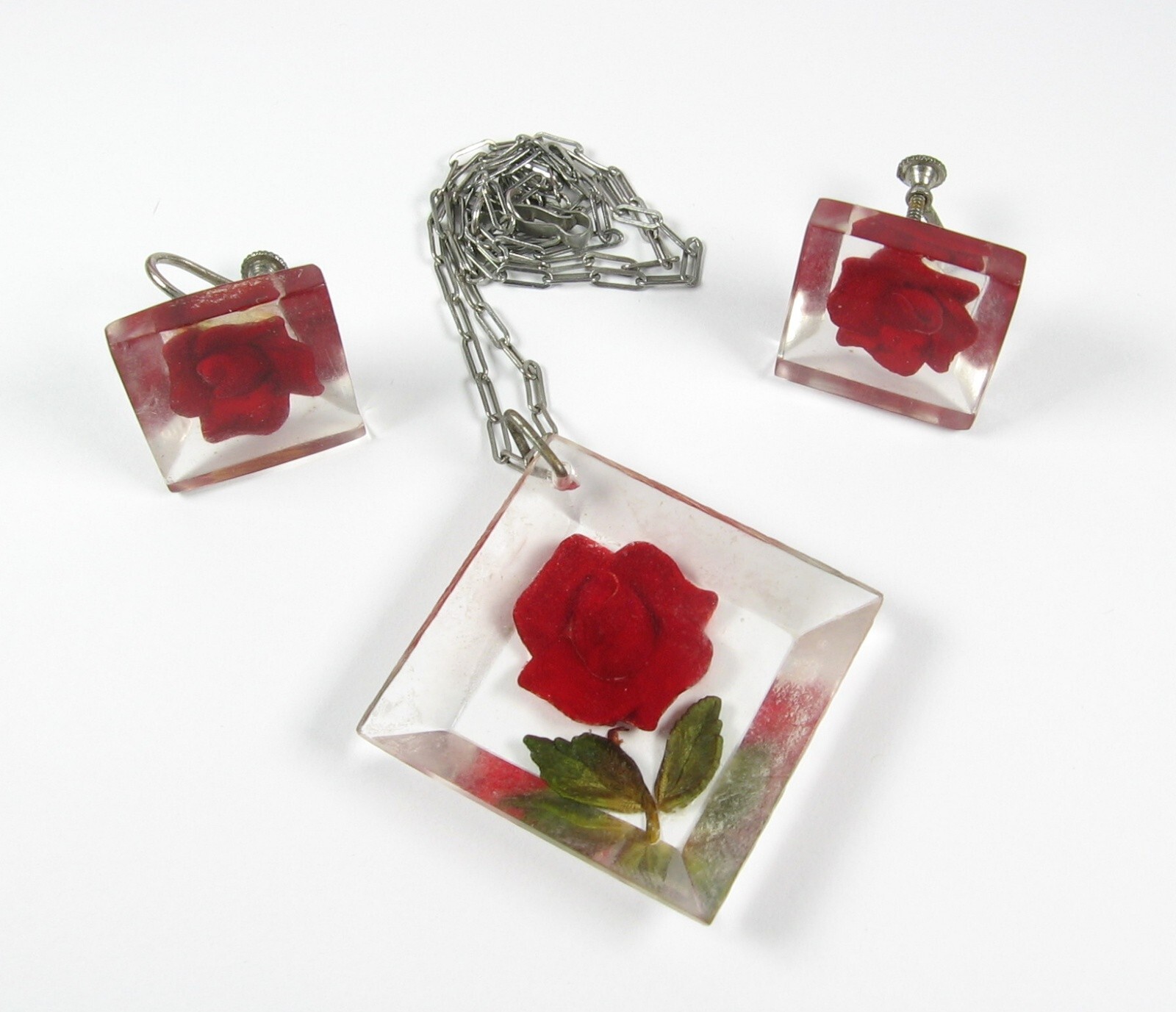 LUCITE Red ROSE NECKLACE & EARRINGS Vintage Set Screw Back Silvertone Chain 16″