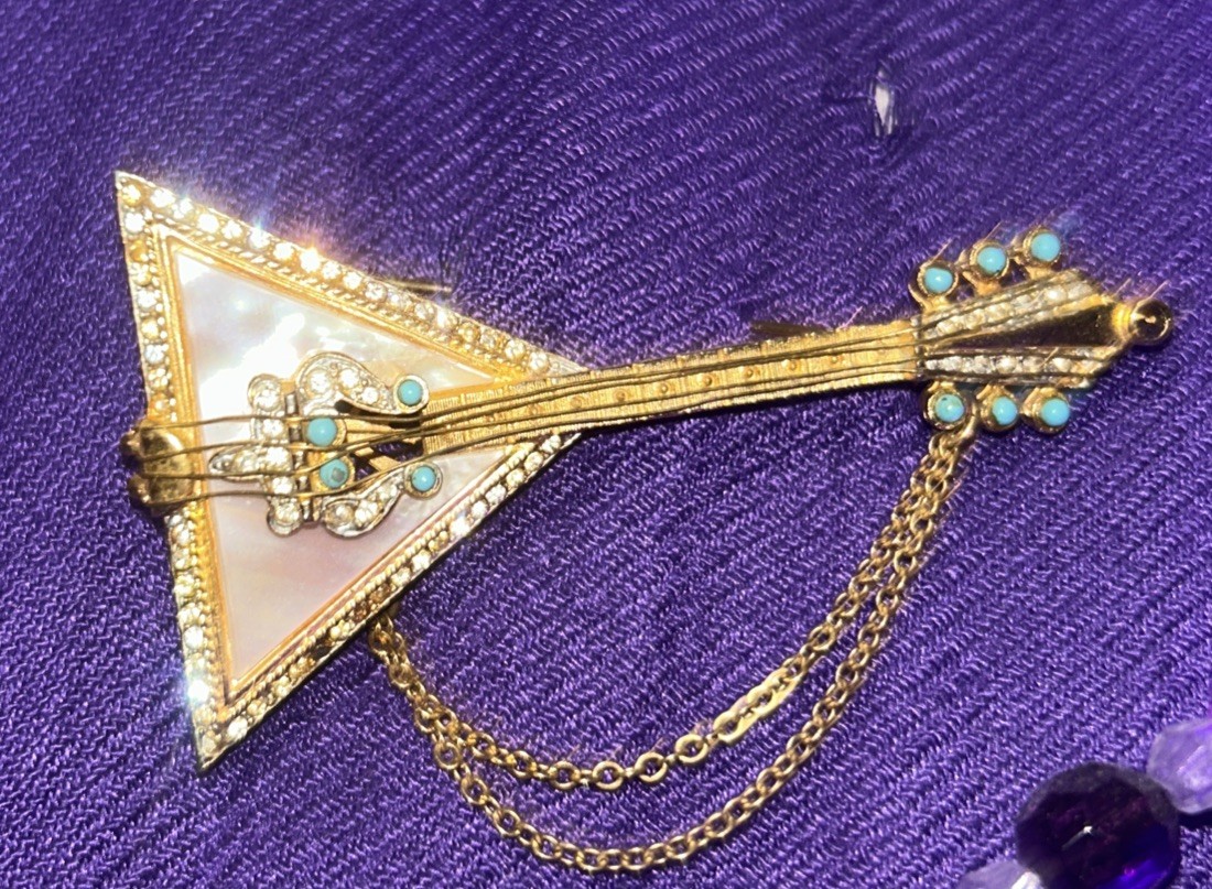 VTG R. MANDLE MOP Faux Turquoise Rhinestone Balalaika Guitar Pin Brooch Rare