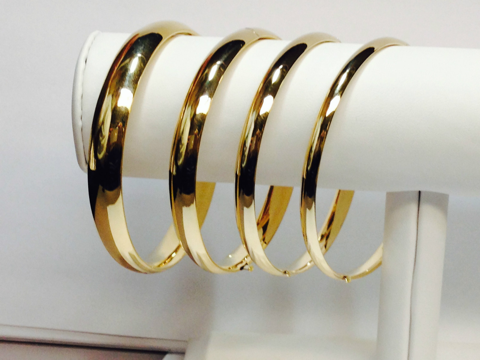 14k Yellow Gold Shiny Dome Hinged Bangle/Bracelet 6mm, 4/16″ 7 Grams, 7 Inch