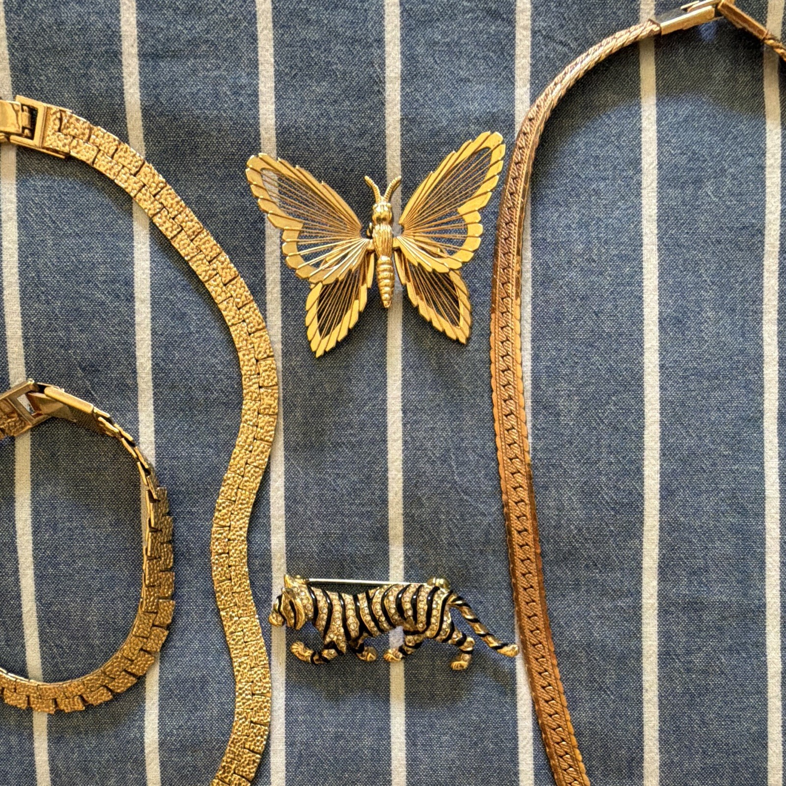 Gold Tone Costume Jewelry Mixed Lot 6pc Necklace Bracelet Brooch