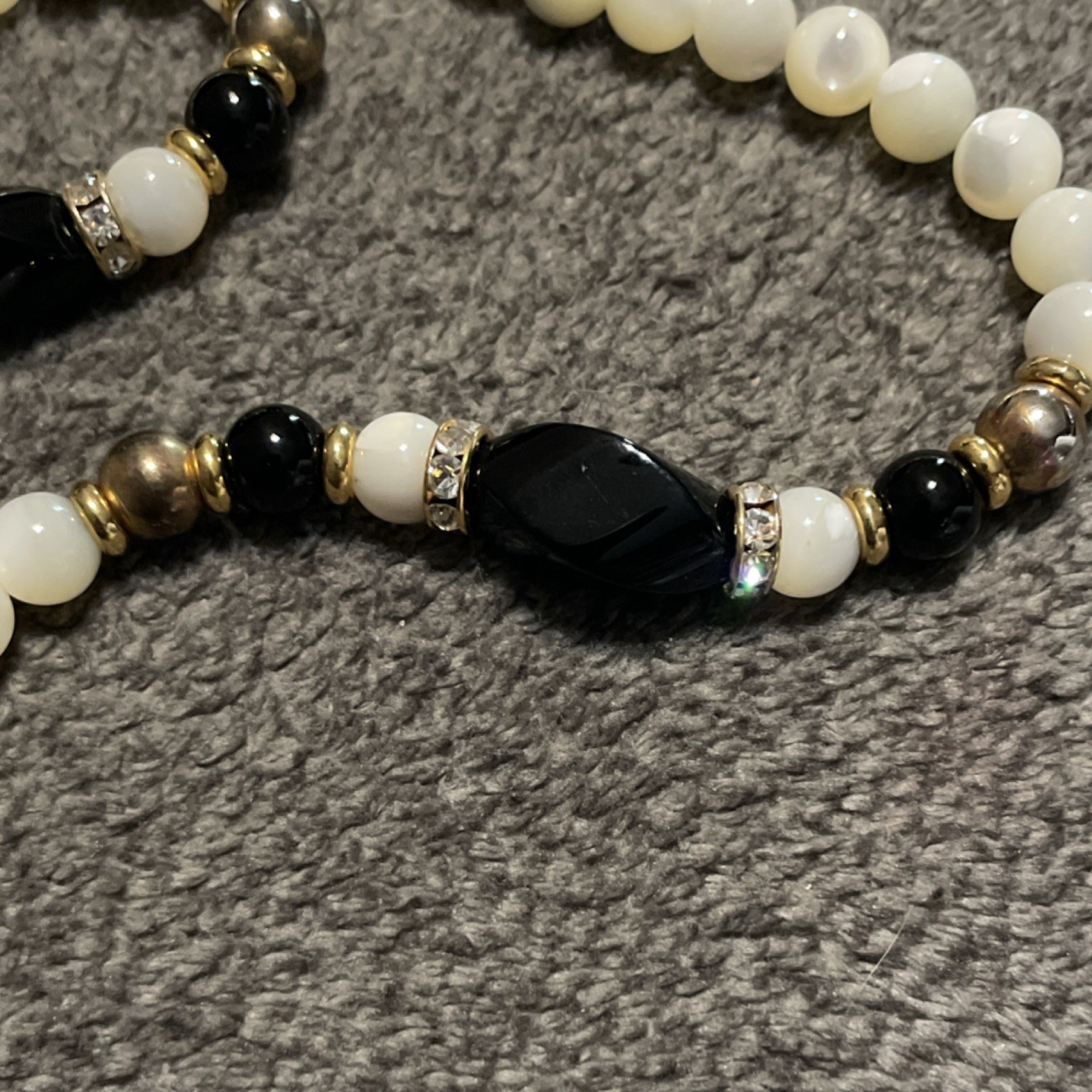 Beaded Pearl & Black Onyx Necklace Push Lock Closure Gold Tone Round White Beads