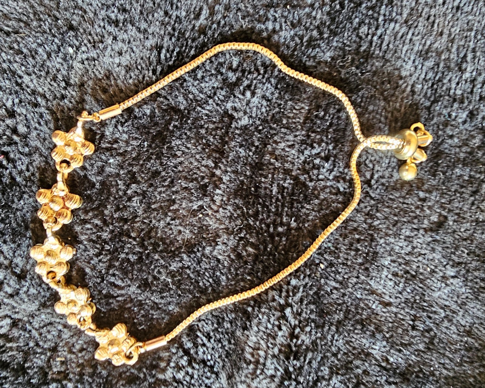 Lot of 14 beautiful pieces of Jewlery. 8 Necklaces, 3 bracelets, 1 Charms, 2…