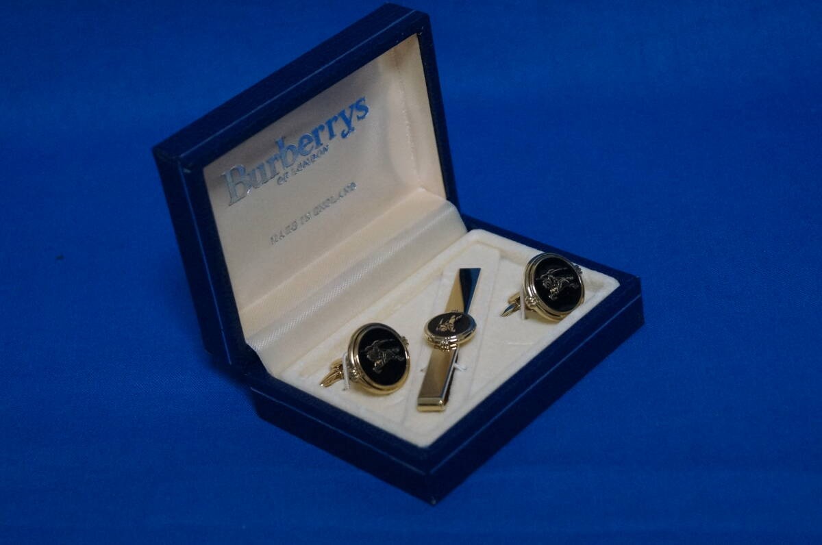 Excellent condition BURBERRY tie pin cufflinks set box