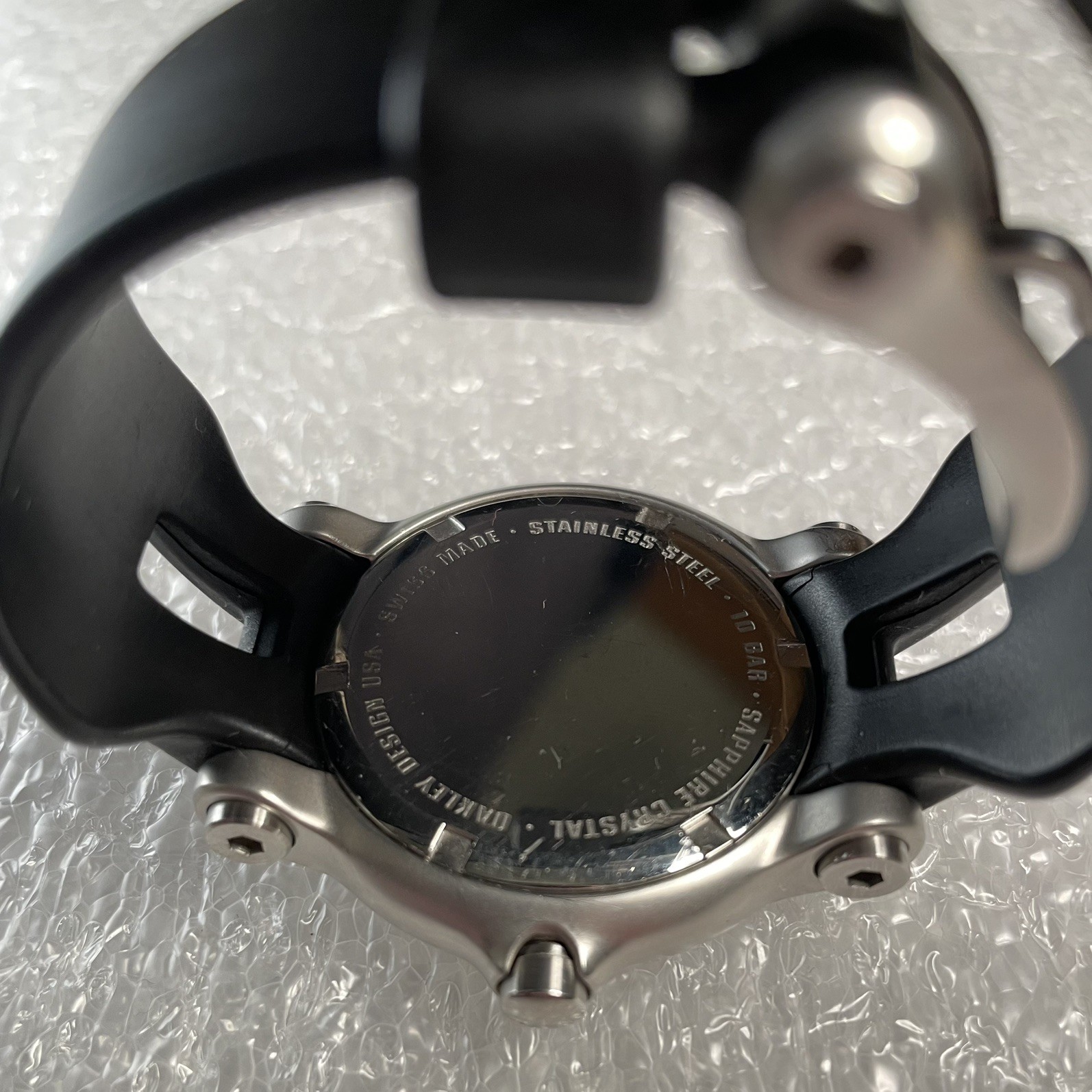 OAKLEY HOLESHOT 3 HAND WATCH. Swiss Made. +Batteries. Check description.