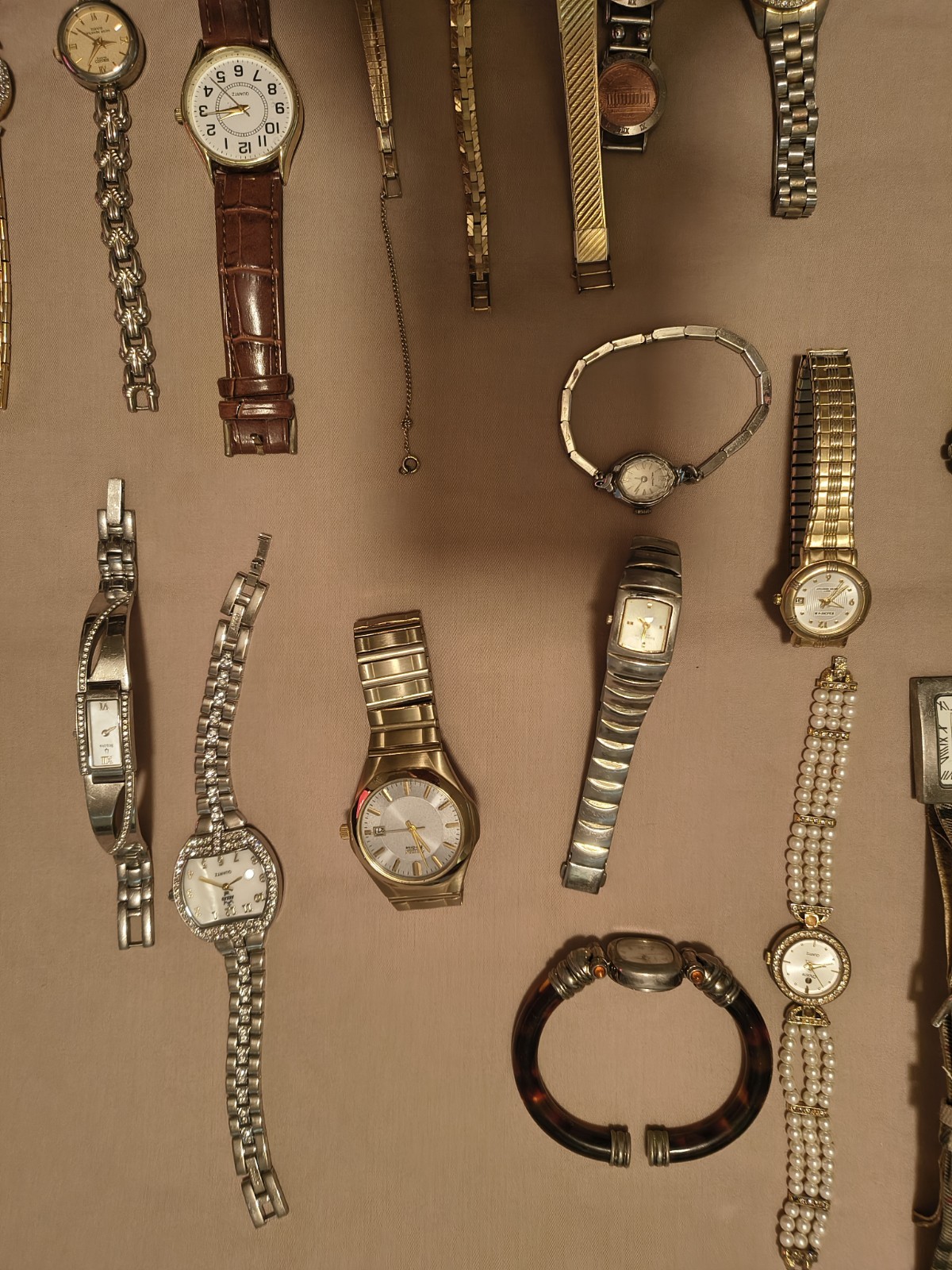 Mixed Lot 35 Wristwatches & 20 +Watch Bands, Fit Bit, Coach, Sieko, Fossil +++