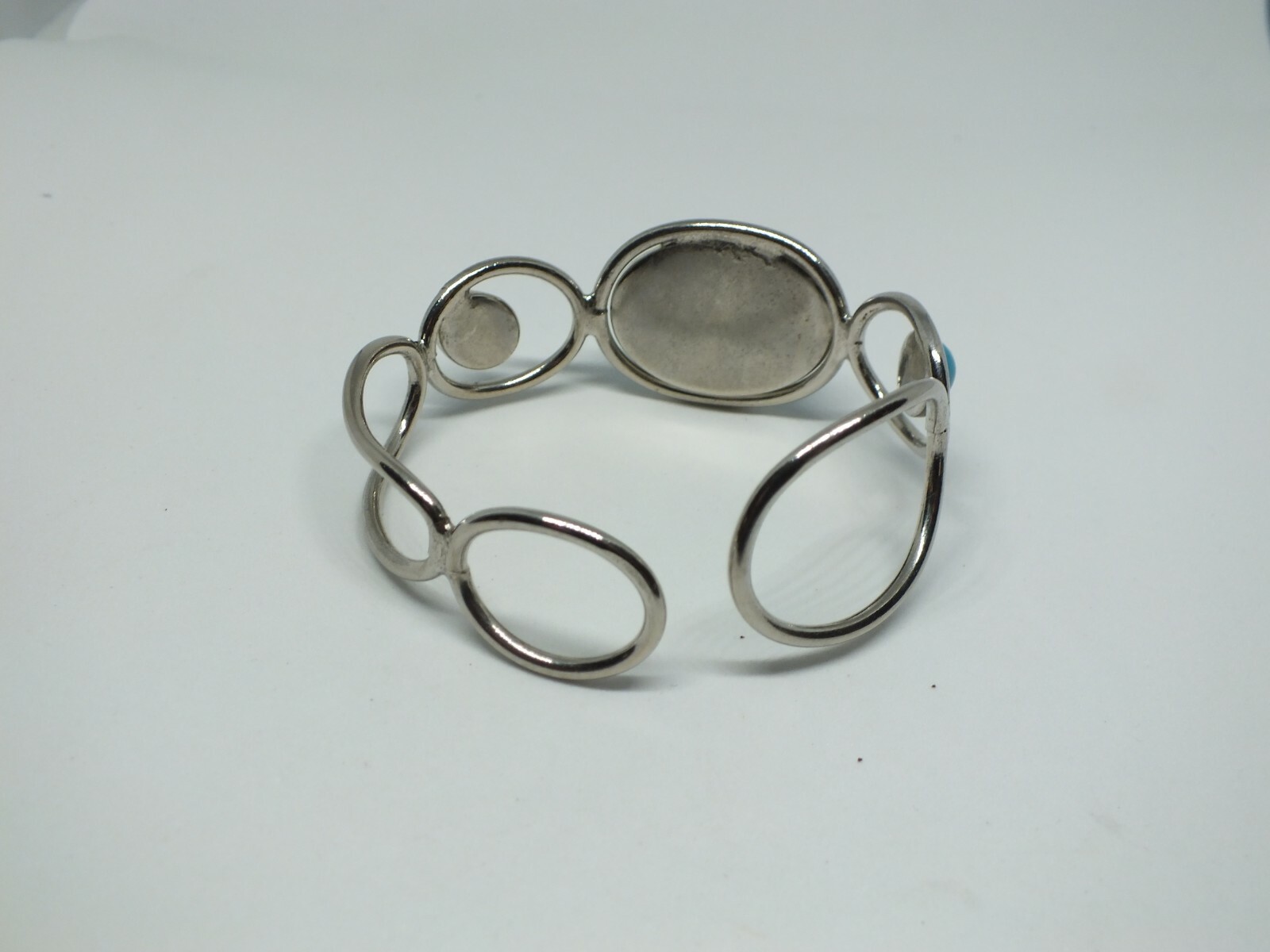 Beautiful Cuff Bracelet Silver Tone Turquoise Cabochons 7/8″ Wide x 2 1/4″ A ID