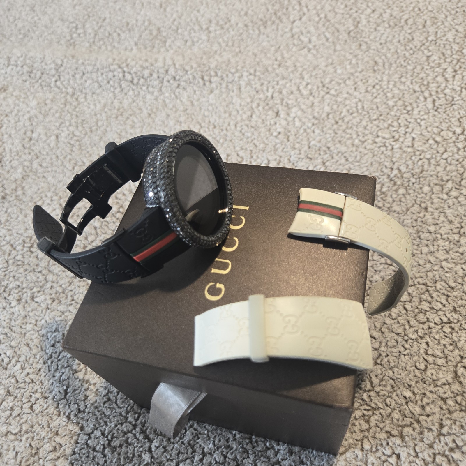 Men’s YA114207 digital Gucci real black Diamond Multiple Time Zone watch