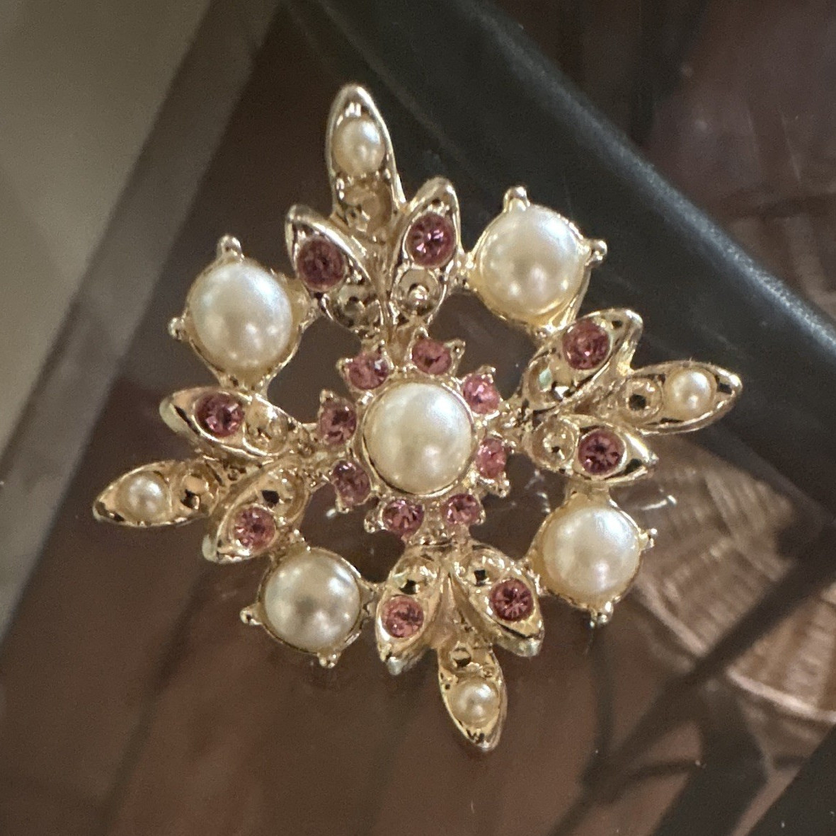 Gold Tone White Faux Pearl & Pink Rhinestone Flower Brooch Pin, Round vintage