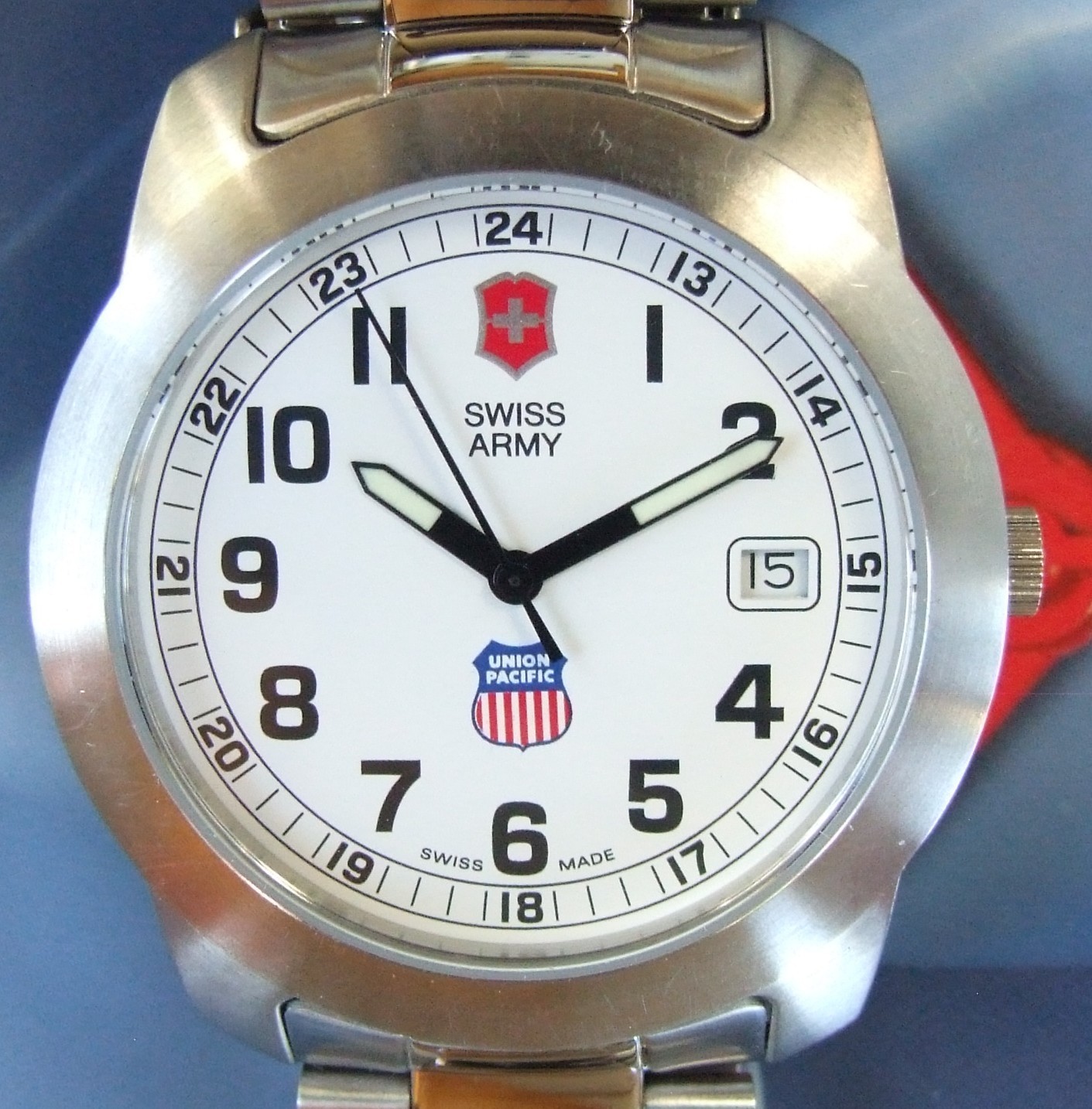 VictorINOX SWISS ARMY~Men FIELD Rare UNION PACIFIC RR Dial~SS Bracelet~Very Fine