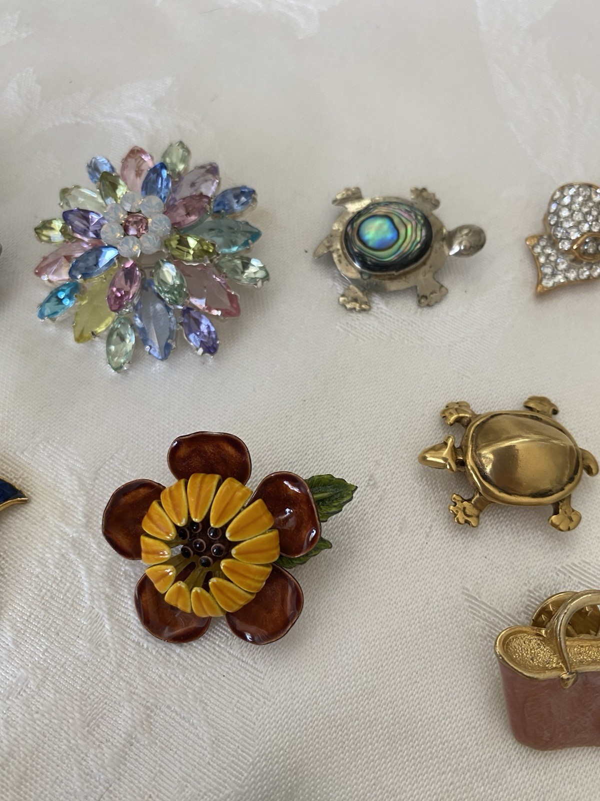 Vintage Lot Of 15 Brooches Some Signed