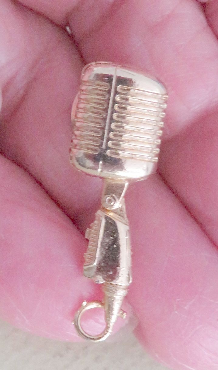 Vint SHURE 55SH Microphone Gold Finish Future Primitive Pin Music Pin Back