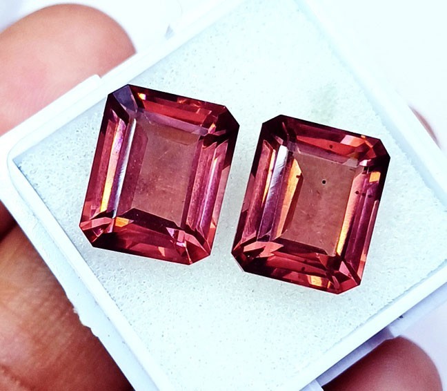18 Ct Natural Rhodolite Loose gemstone Certified Emerald Pair H261