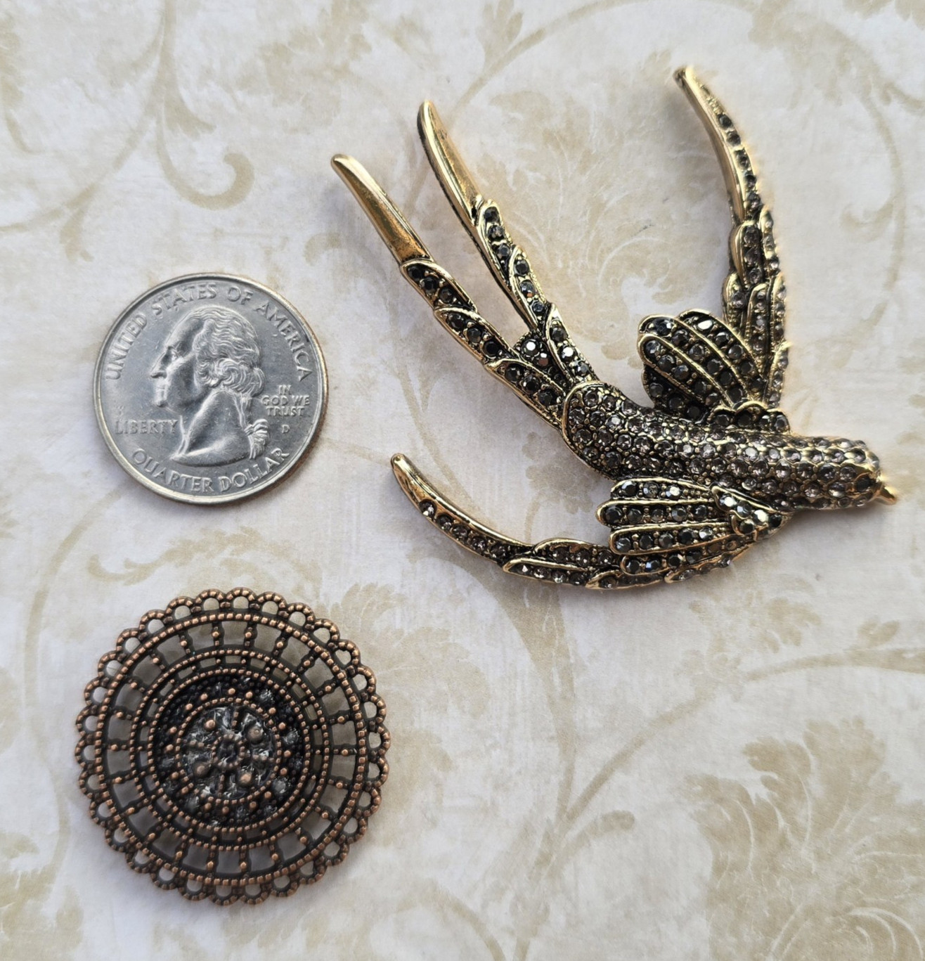 Exquisite gold Magnetic Swallow Bird Brooch. Nature, love, inspirational jewelry