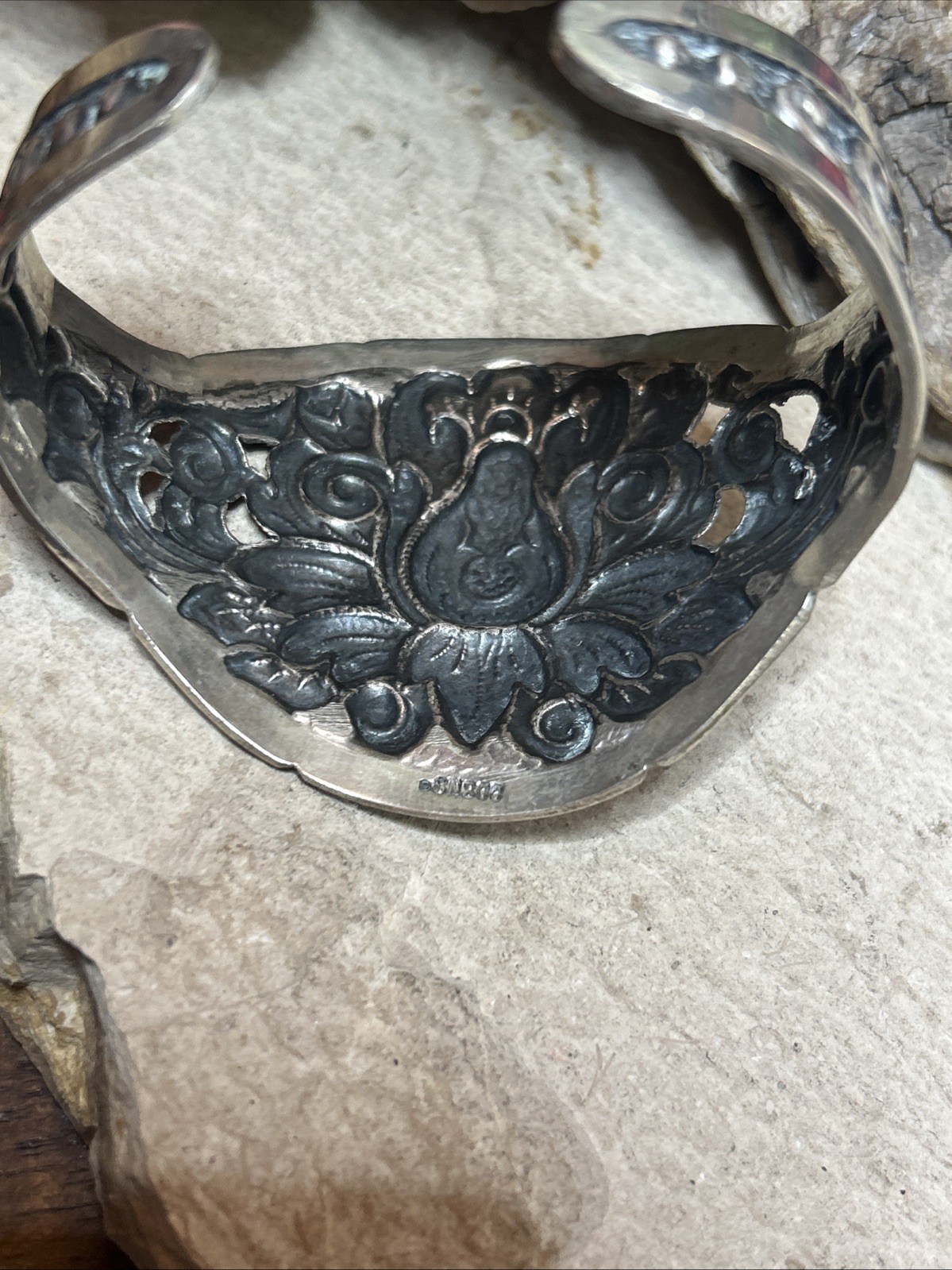 31. Ethnic SN 800 Silver Lotus Flower Motif Repousse Cuff bracelet 36.3g, 7 1/2″