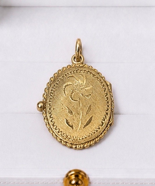 14k Yellow Gold Oval Etched Milgrain Locket Photo Frame Wedding 3.5 Gram Pendant