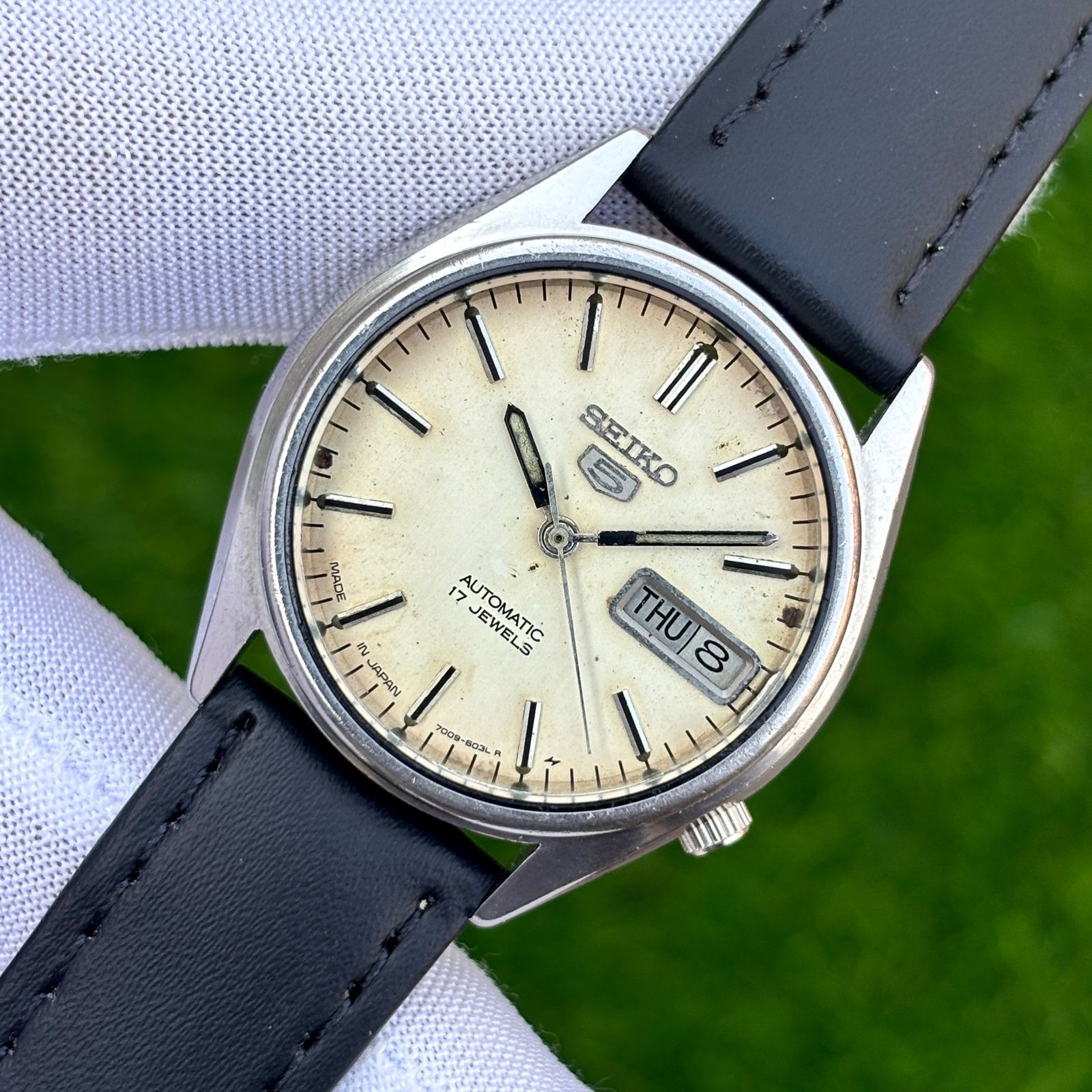 Vintage Seiko 5 White Silver Dial Automatic Japan Made Men’s Watch 7009-6001