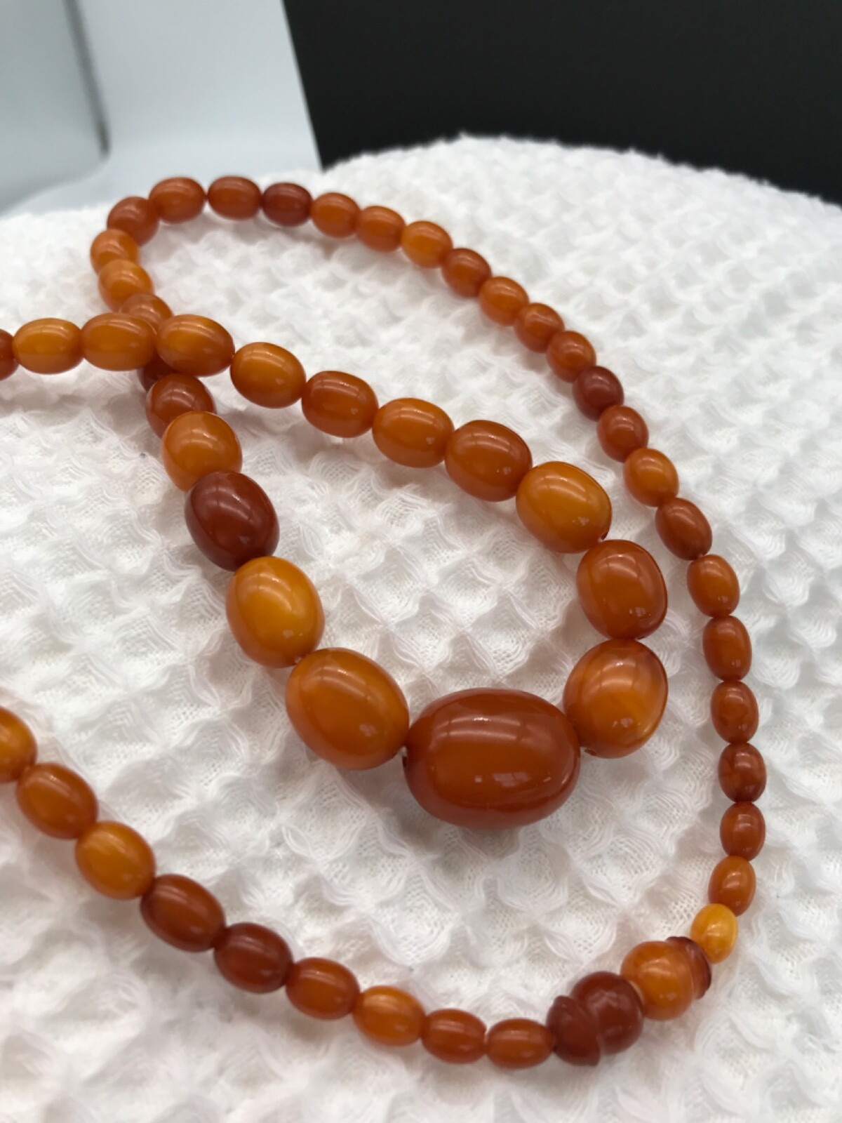 Vintage BUTTERSCOTCH BALTIC AMBER NECKLACE 26″ graduated beads 27g – Exquisite!