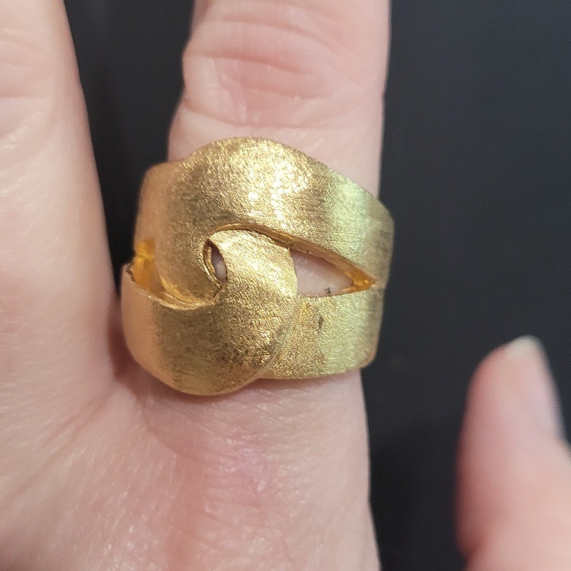 Gold Tone Interlocking Sculptural Statement Ring Matte Textured Wide Band SZ 9.5
