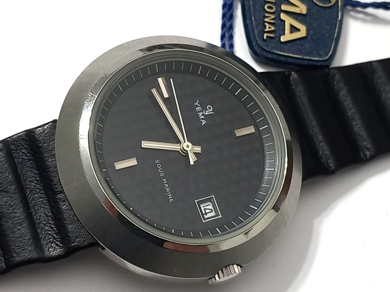 NOS 40MM 1970’S STEEL YEMA SOUS MARINE ” UFO ” AUTOMATIC DATE -RARE BLACK DIAL