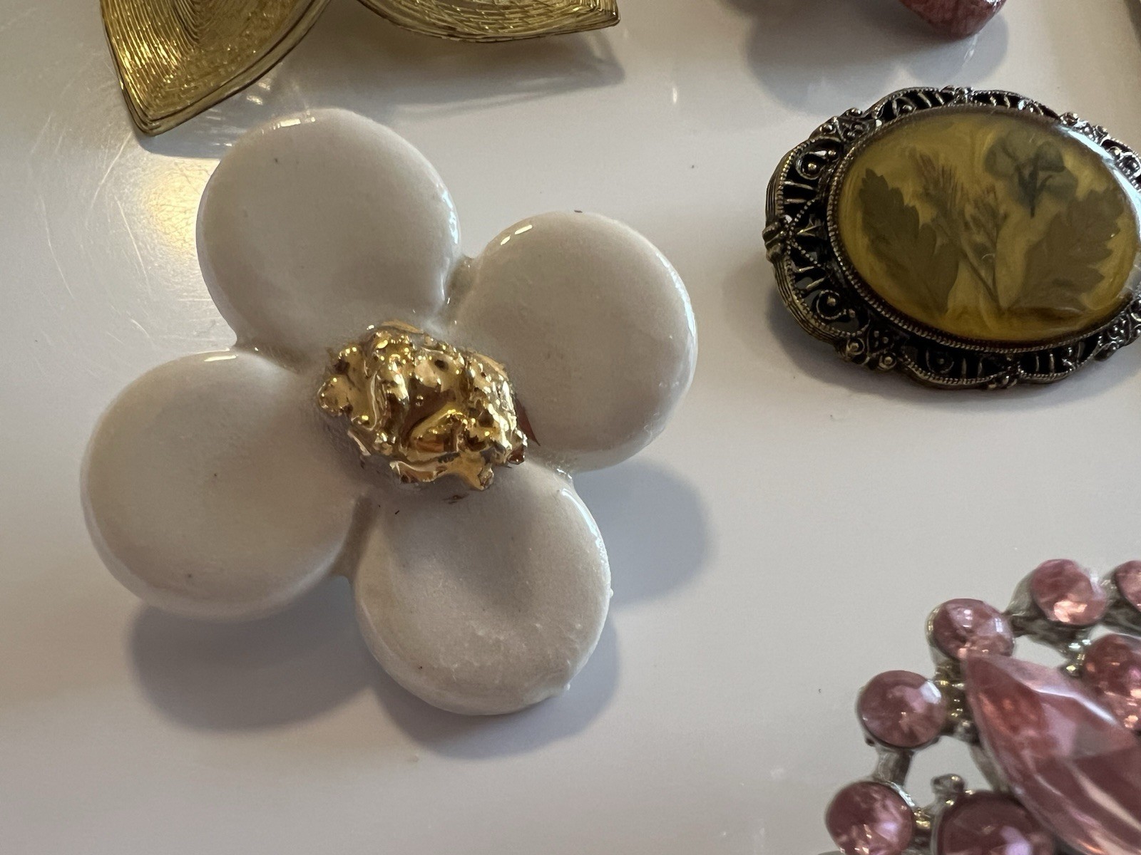 7 Pc Floral Brooch Lot Ceramic Enamel Pink Gold Tone Dogwood Flower Rhinestone
