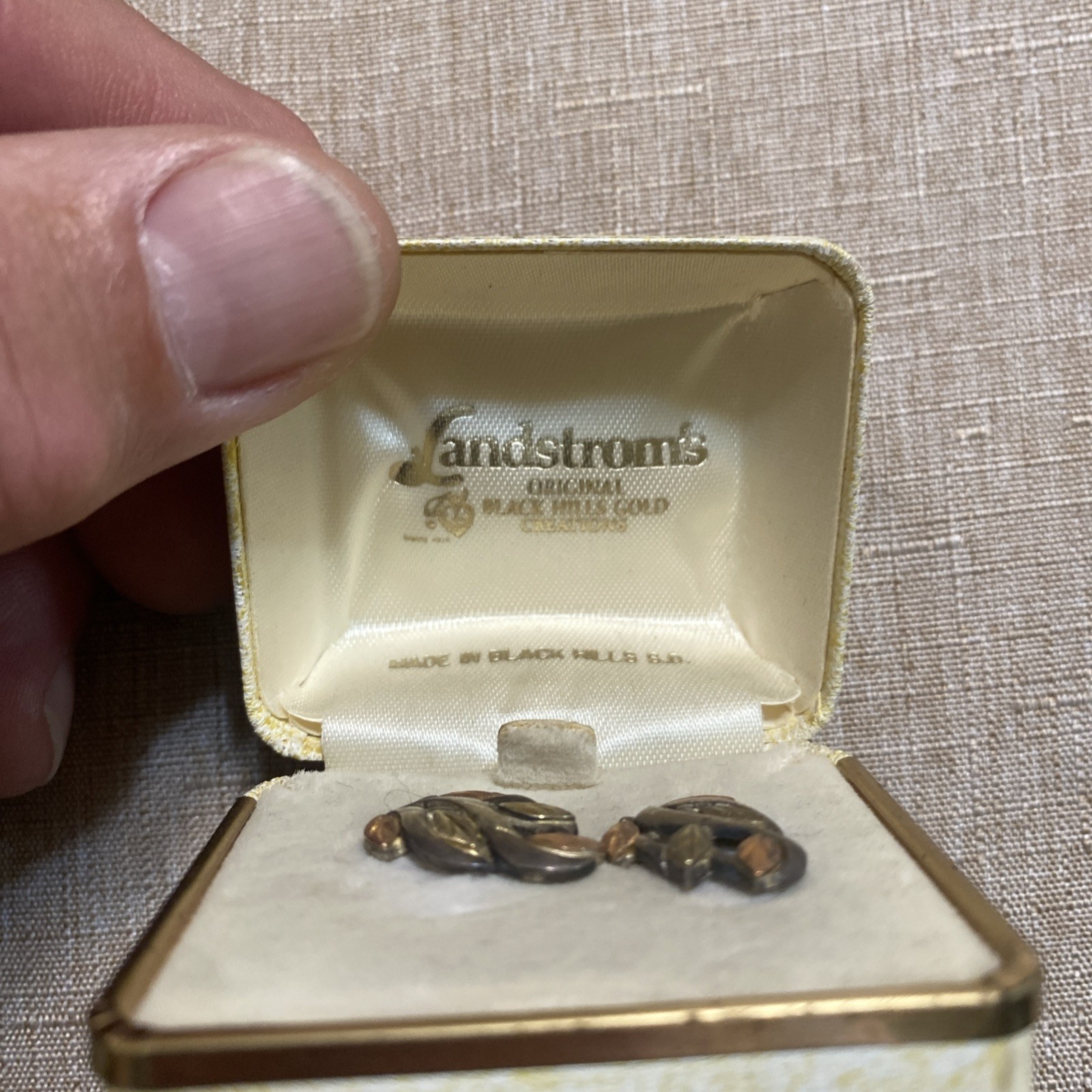 Landstrom’s Black Hills Gold Multi-Tone Leaf Clip Earrings Gold Nature Theme