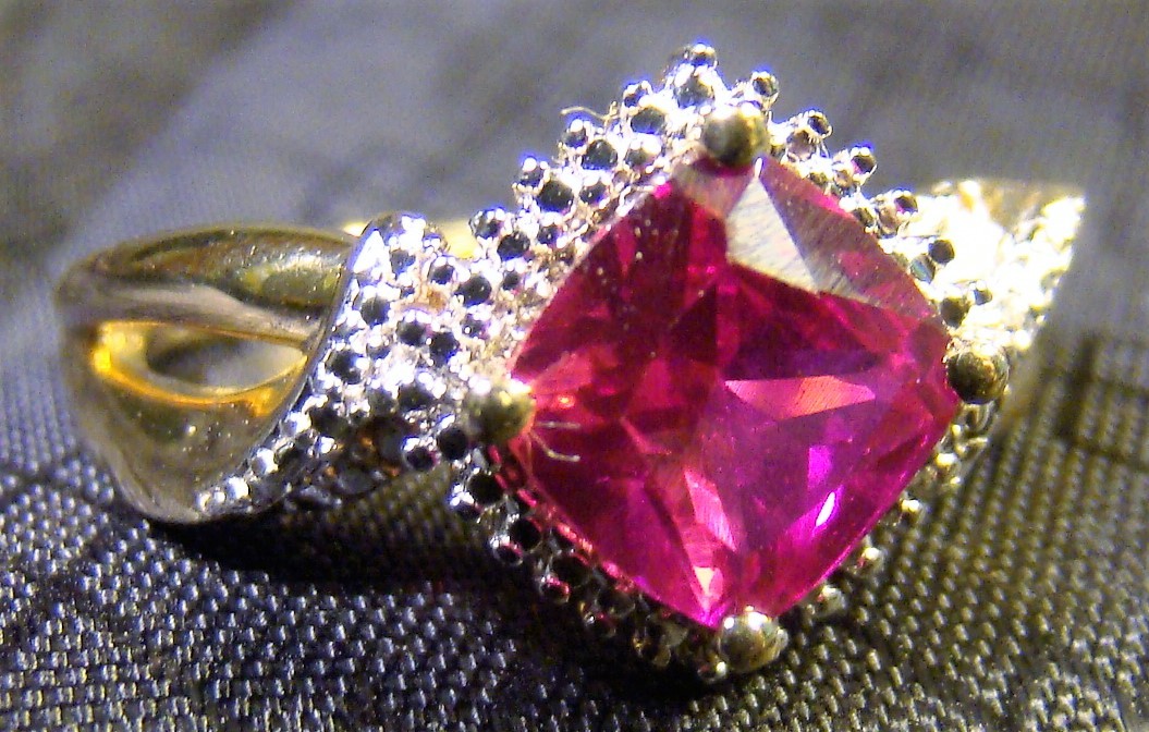Beautiful 1.75 ct Princess Cut Ruby Gold Plated Sterling Silver Sz 7 Dinner Ring